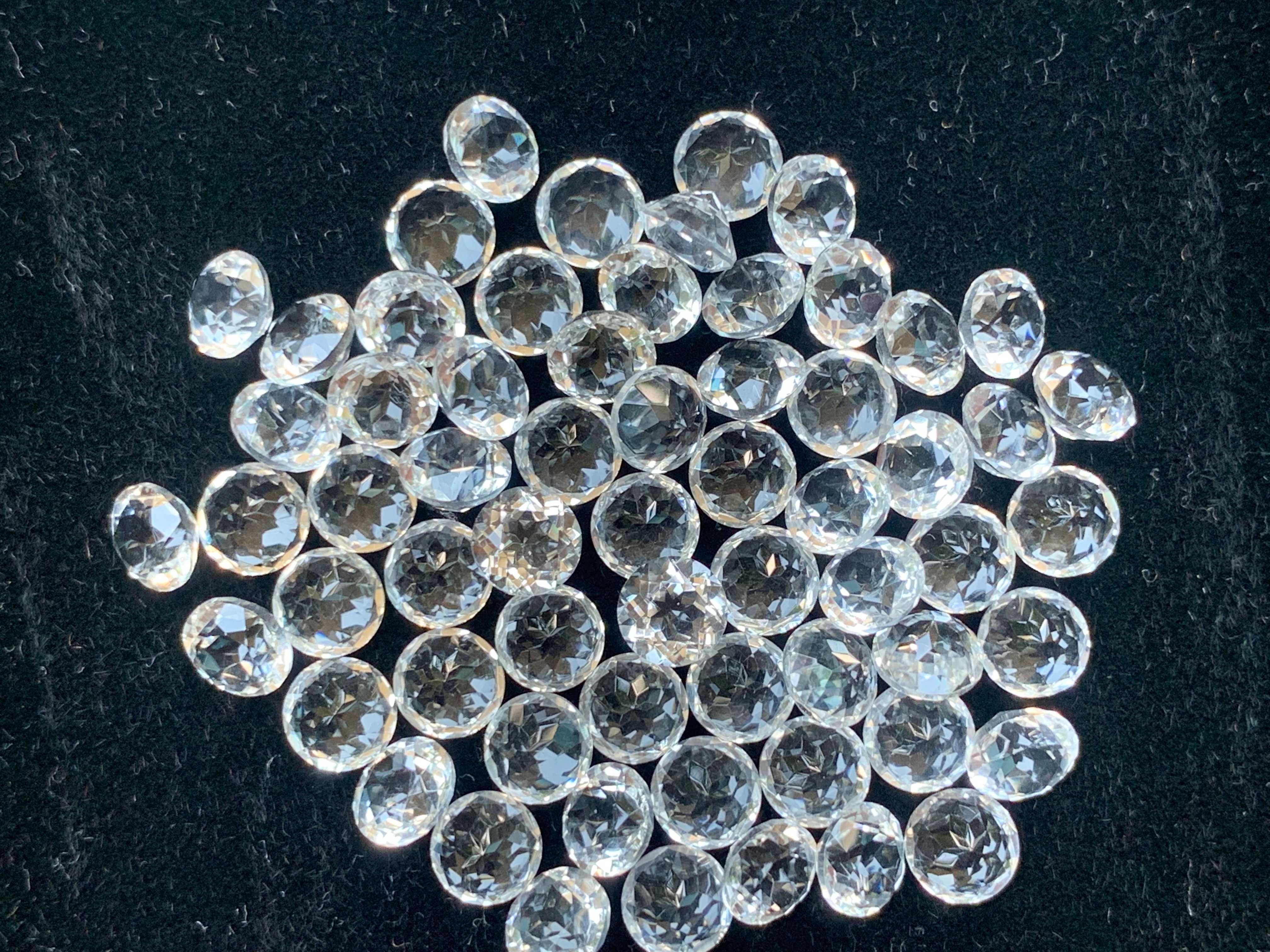 5.0mm. พลอยไวท์โทปาสกลมเจียรเหลี่ยม ราคาเม็ดละ 50 บาท