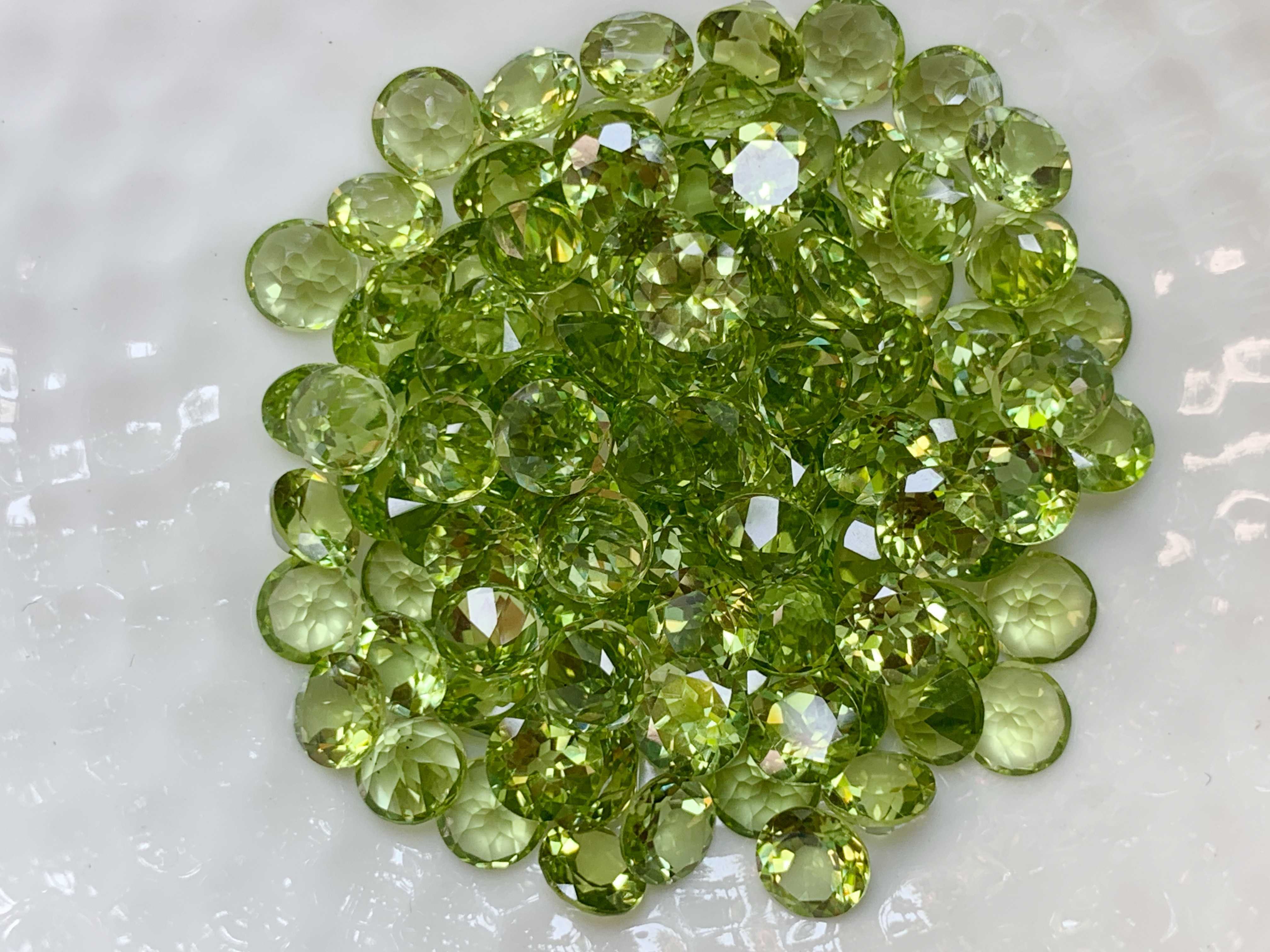 5.0mm. พลอยเพอริดอทกลมเจียรเหลี่ยม กะรัตละ 70 บาท