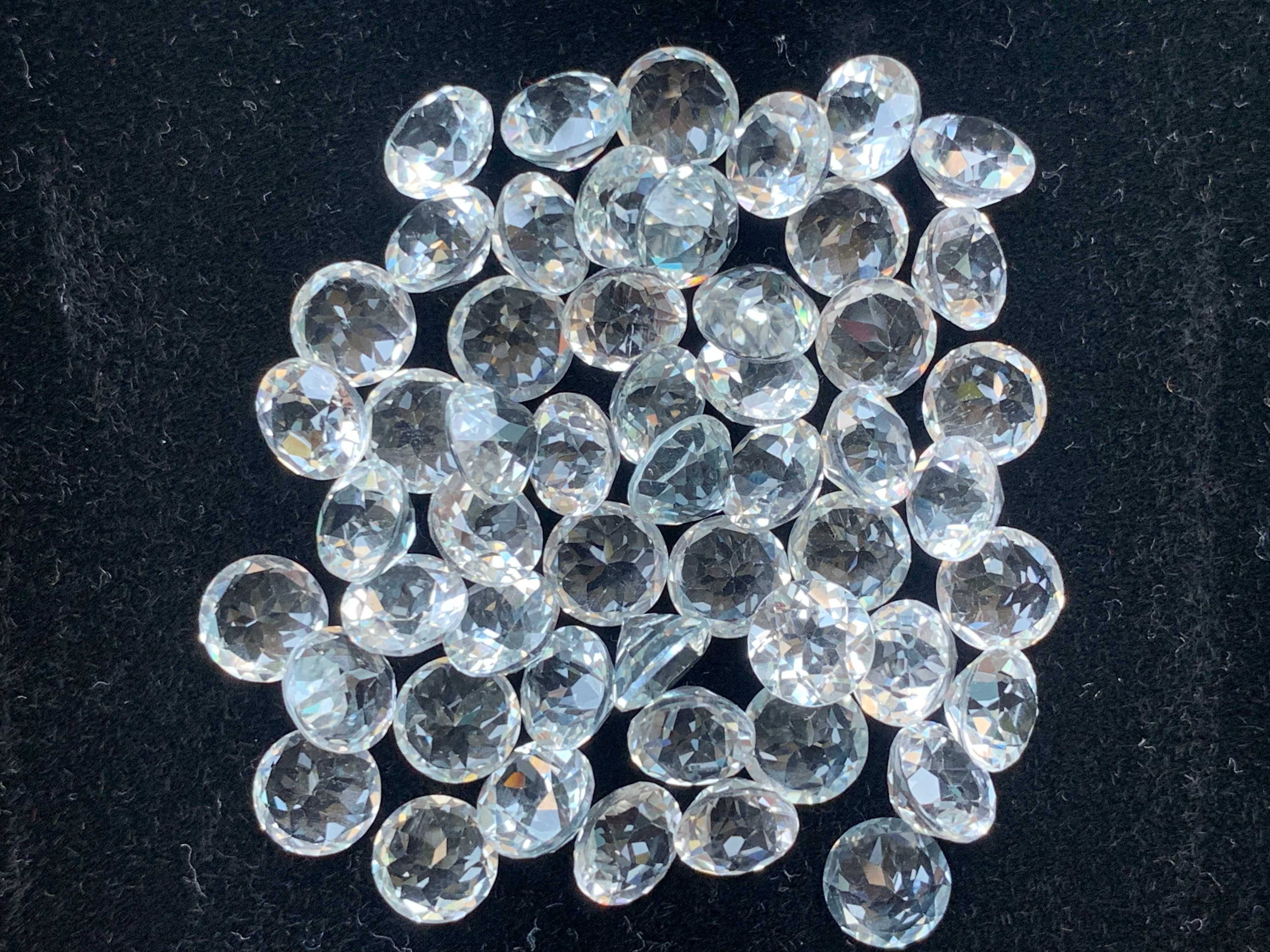 6.0mm. พลอยไวท์โทปาสกลมเจียรเหลี่ยม ราคาเม็ดละ 80฿