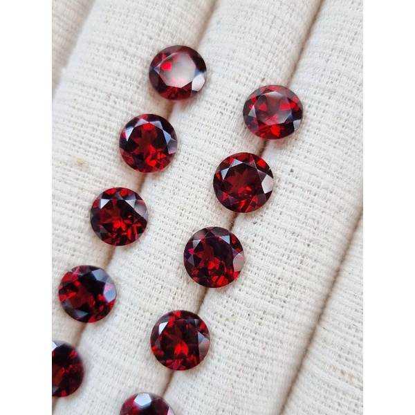 8.0mm. โกเมนกลมเจียรเหลี่ยม เม็ดละ 350 บาท