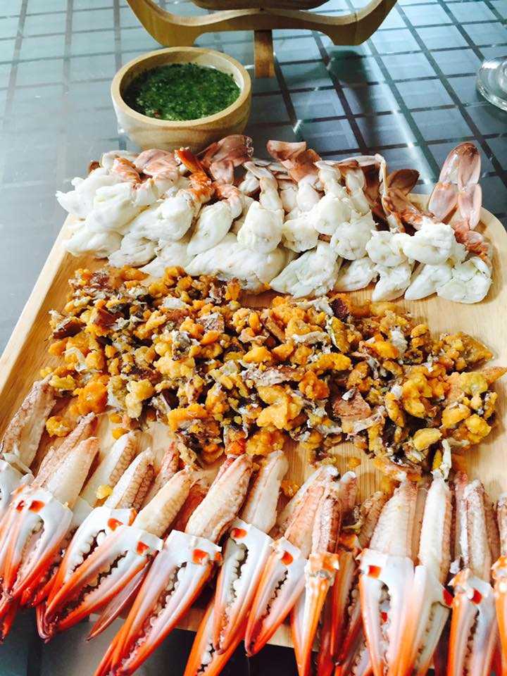 กรรเชียง+ไข่+ก้ามปูม้านึ่งชุดใหญ่