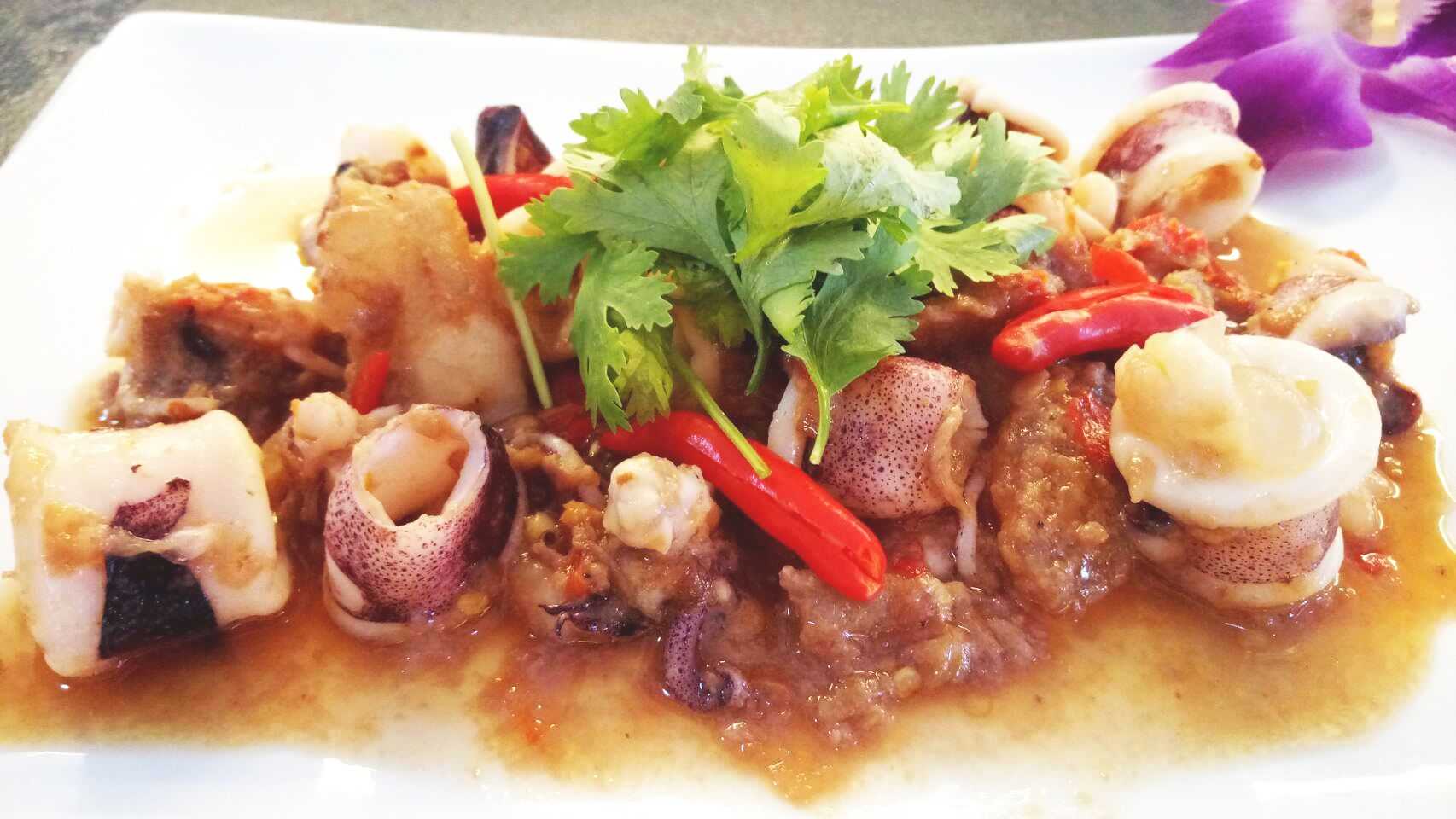 หมึกไข่ผัดกะปิ