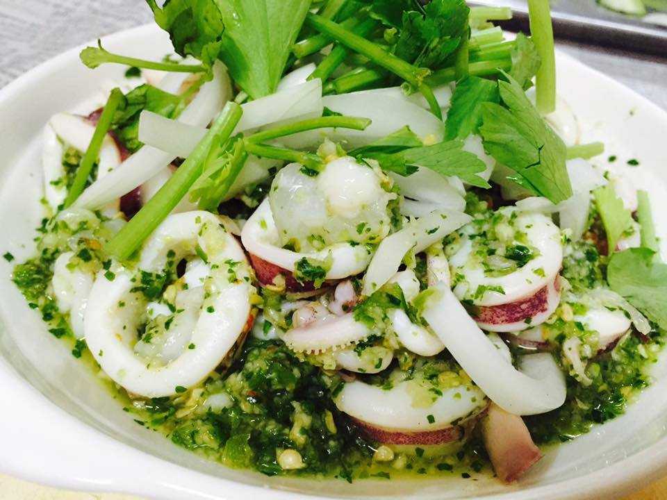 ยำหมึกไข่