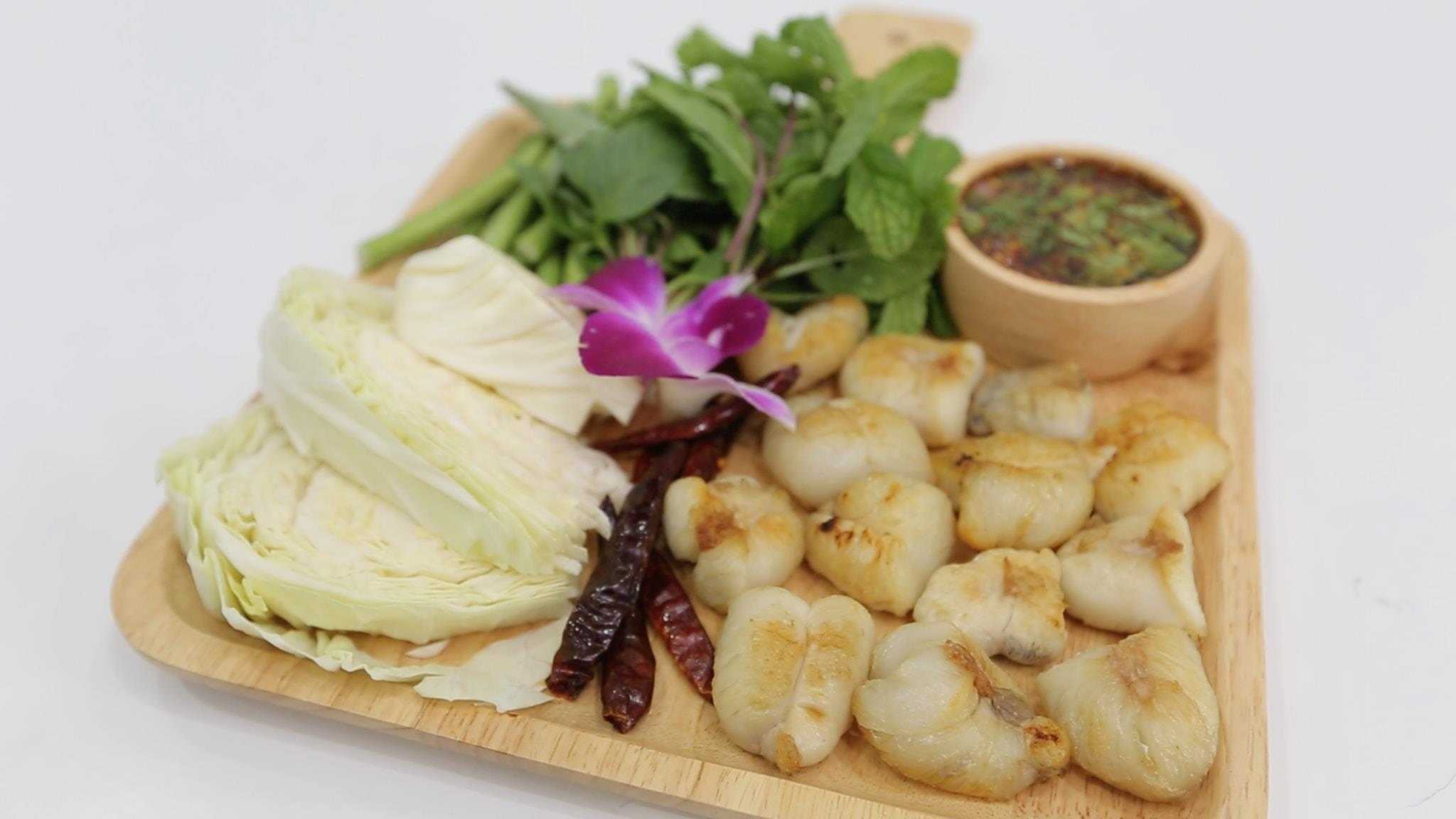 ไข่หมึกย่างให้ลาภ(ลาบ)