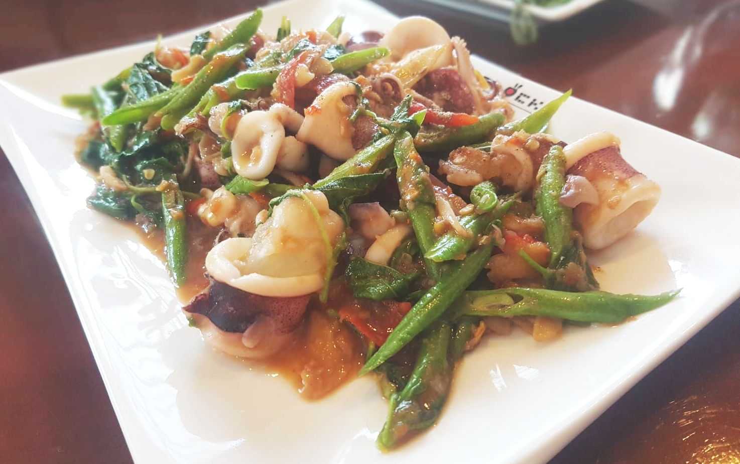 หมึกไข่ผัดกะเพรา