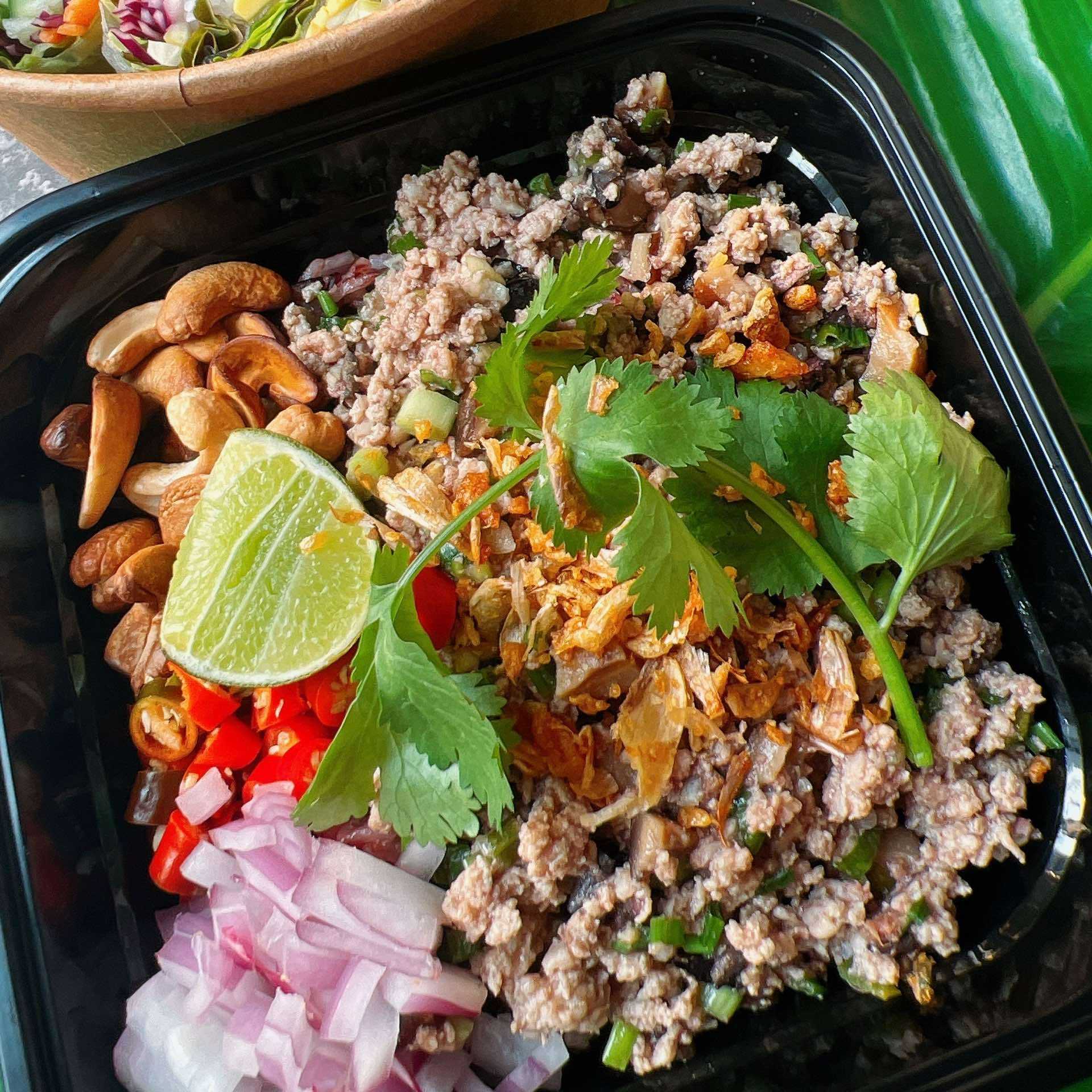ข้าวผัดหนำเลี๊ยบทรงเครื่อง - Stir-Fried Pickled Black Olives w/h rice