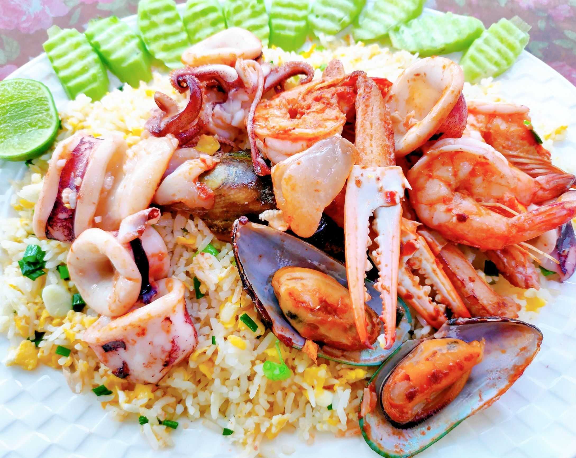 ข้าวผัดทะเลกล่องใหญ่