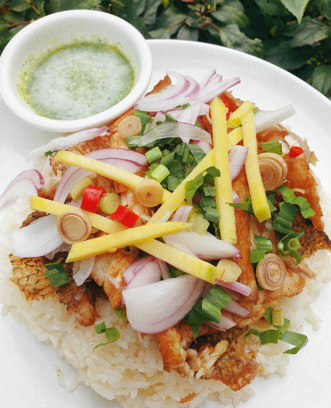 ข้าวขยำปลากะพง
