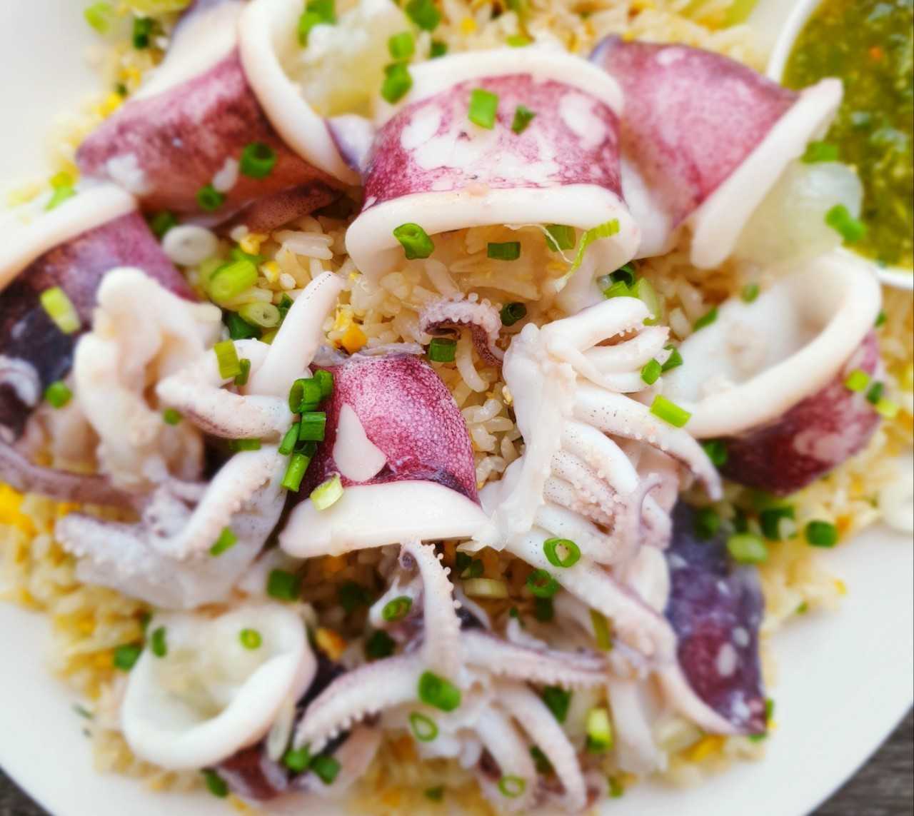 ข้าวผัดหมึกไข่หน้าแน่น L