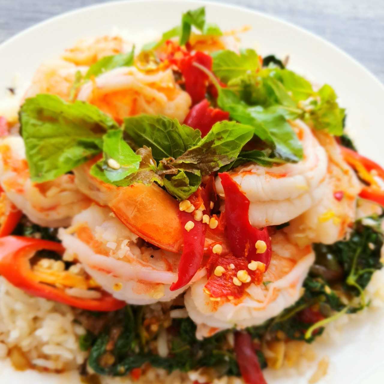 ข้าวกะเพรากุ้งหน้าแน่น L