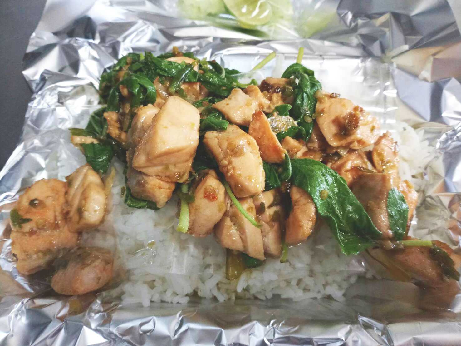 ข้าวกะเพราแซลมอนหน้าแน่น L