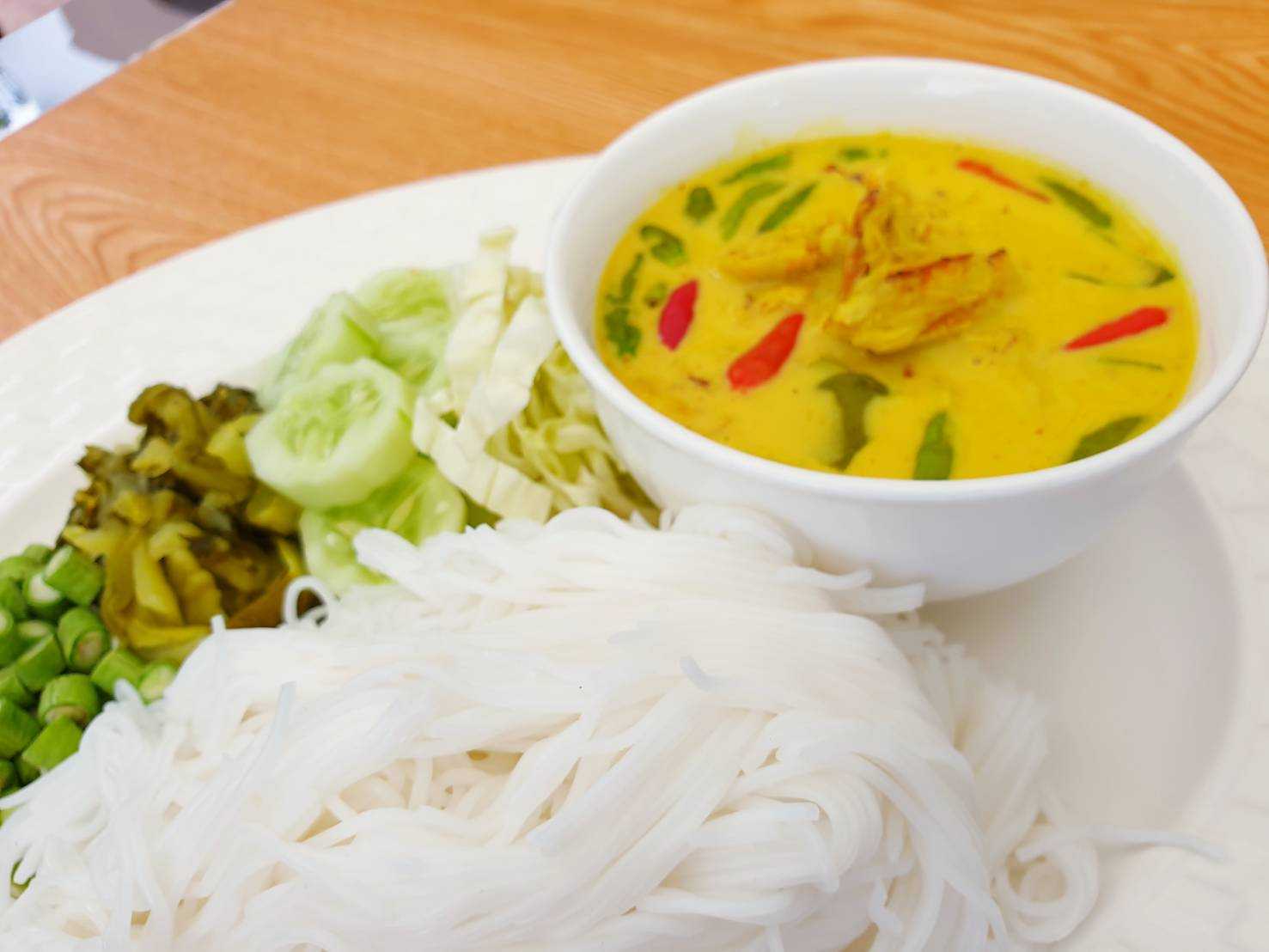 ขนมจีนน้ำยาปูใหญ่
