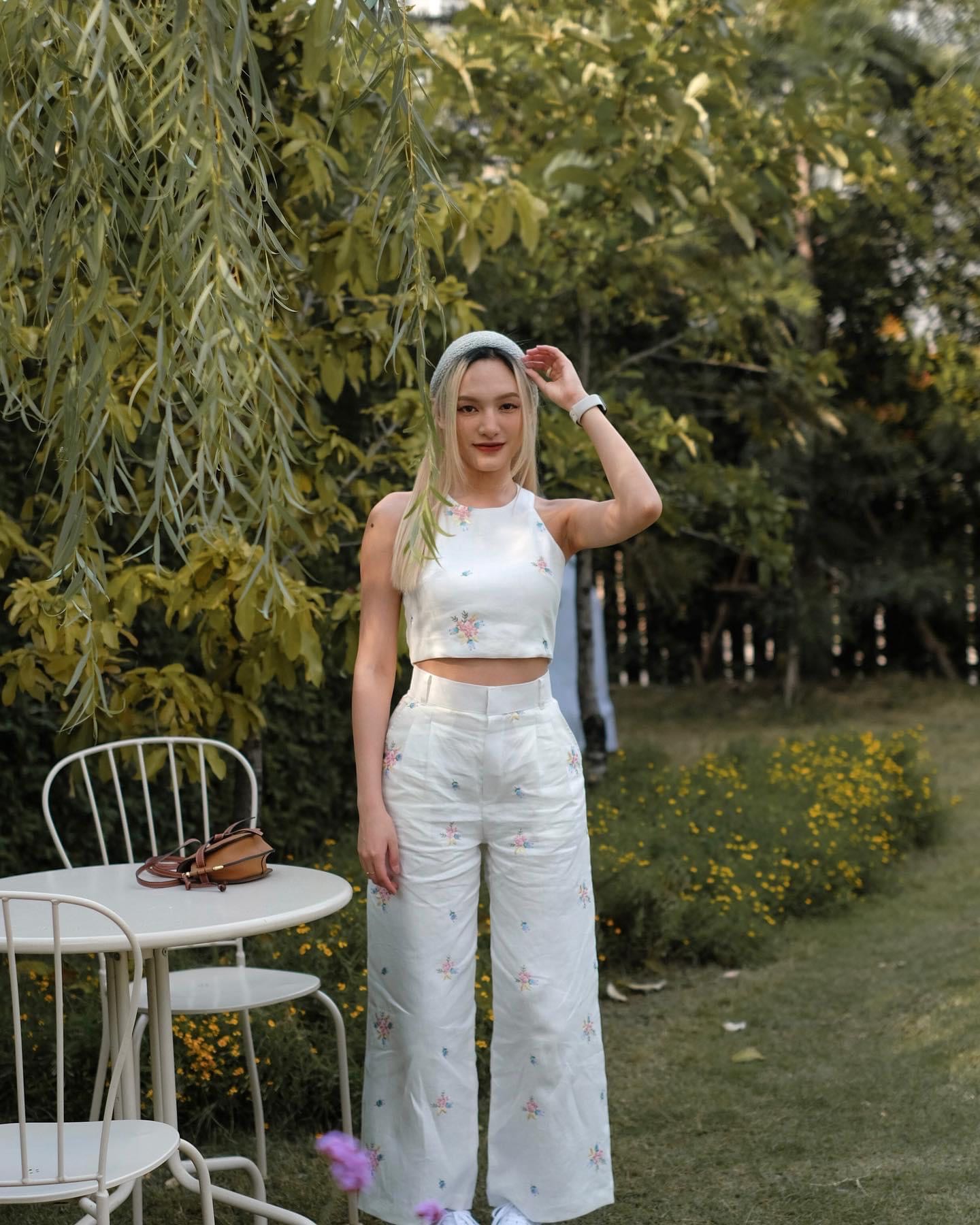Hannah Long Pant กางเกงลินินผ้าปักลายดอกไม้