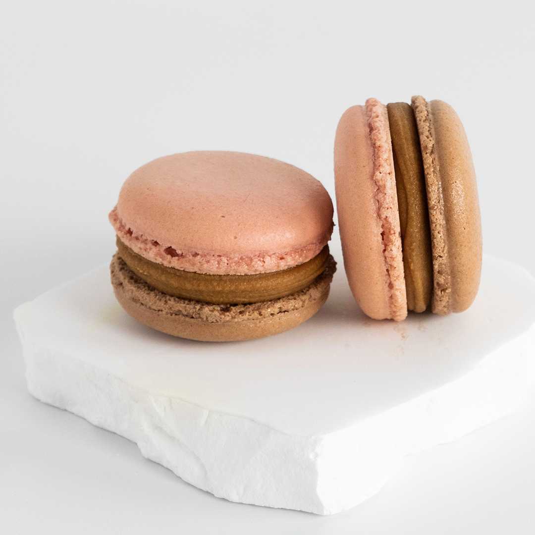 ขนมมาการอง Macarons - Dark caramel 