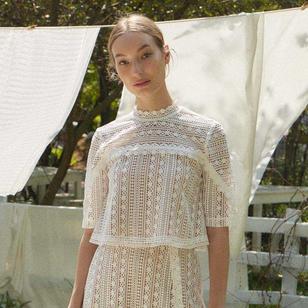 ( พร้อมส่ง) Perana เสื้อลูกไม้ Alice Blouse สีขาว off-white