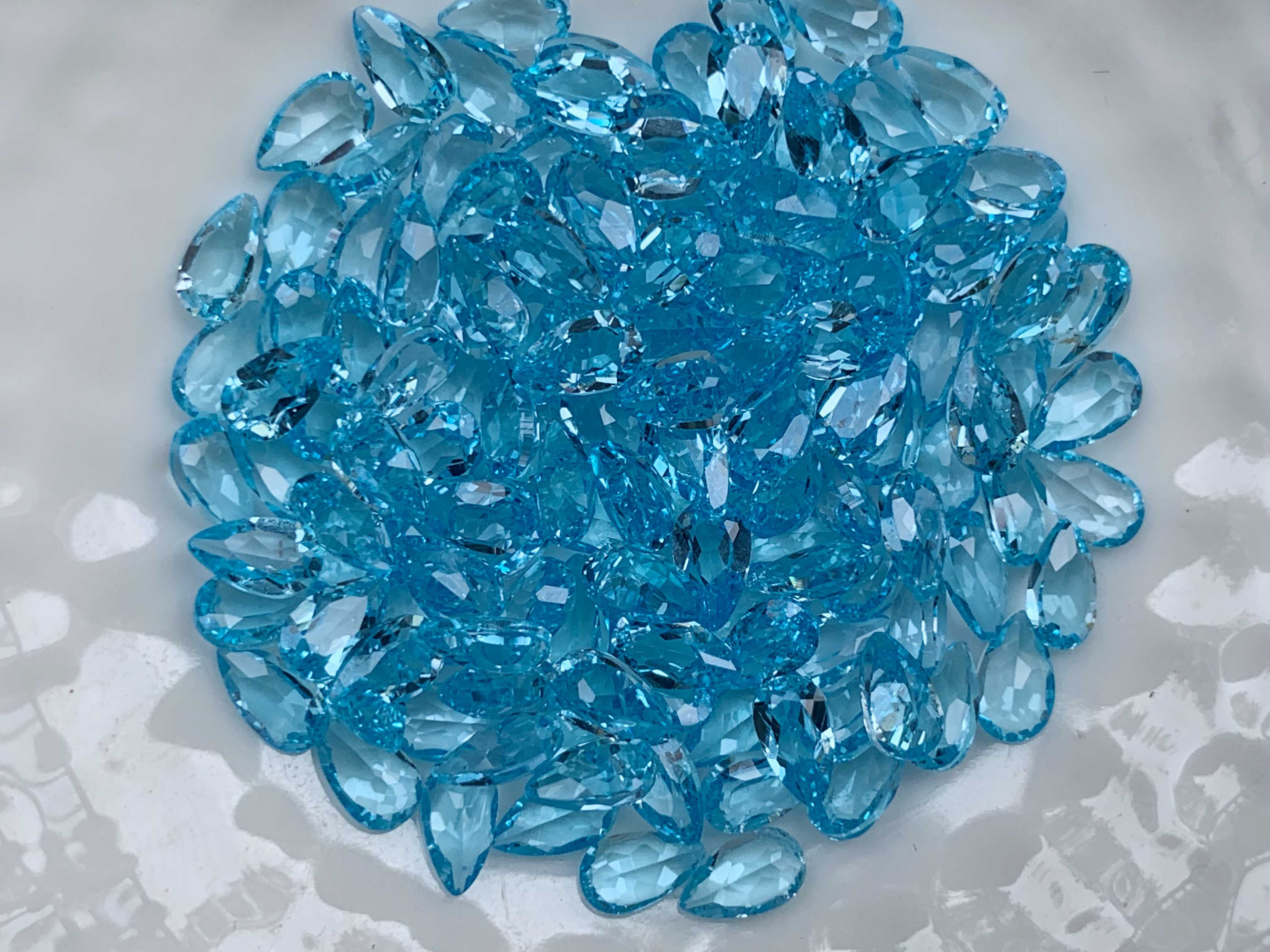 5x3mm. สวิสบลูโทปาสหยดน้ำ กะรัตละ 80 บาท