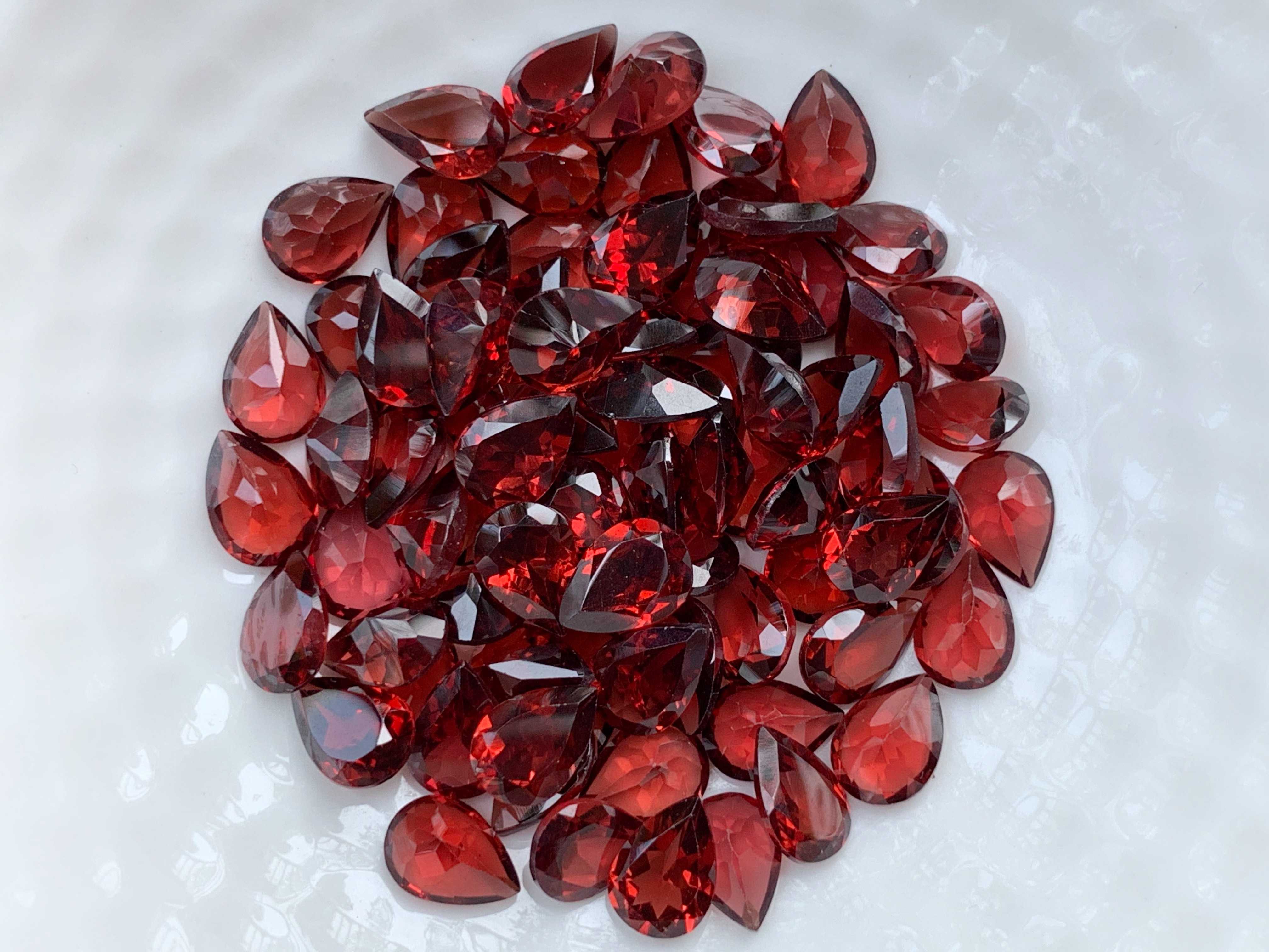 7x5mm. โกเมนหยดน้ำ เม็ดละ 80 บาท