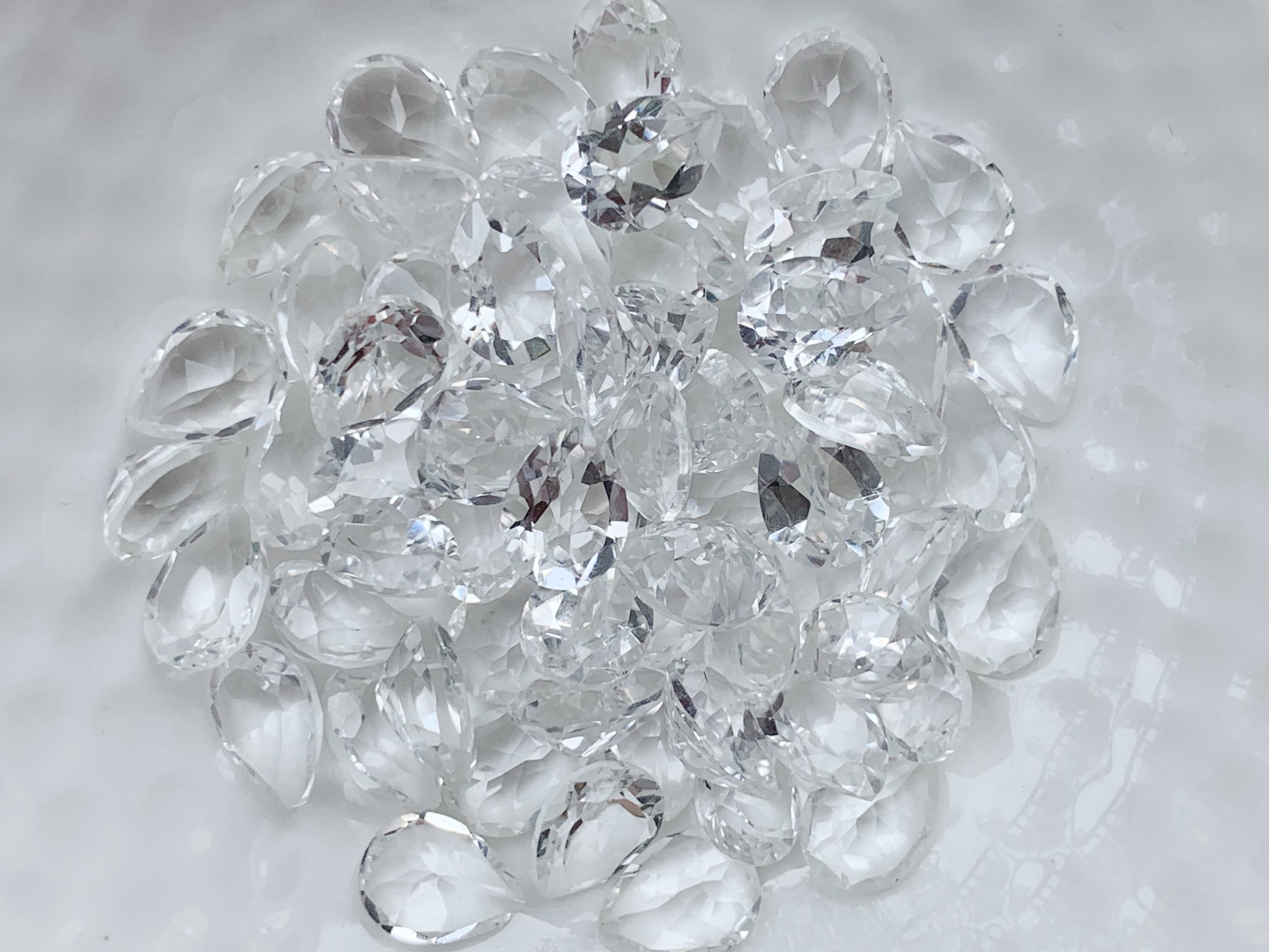 8x6mm. ไวท์โทปาสหยดน้ำ เม็ดละ 100 บาท