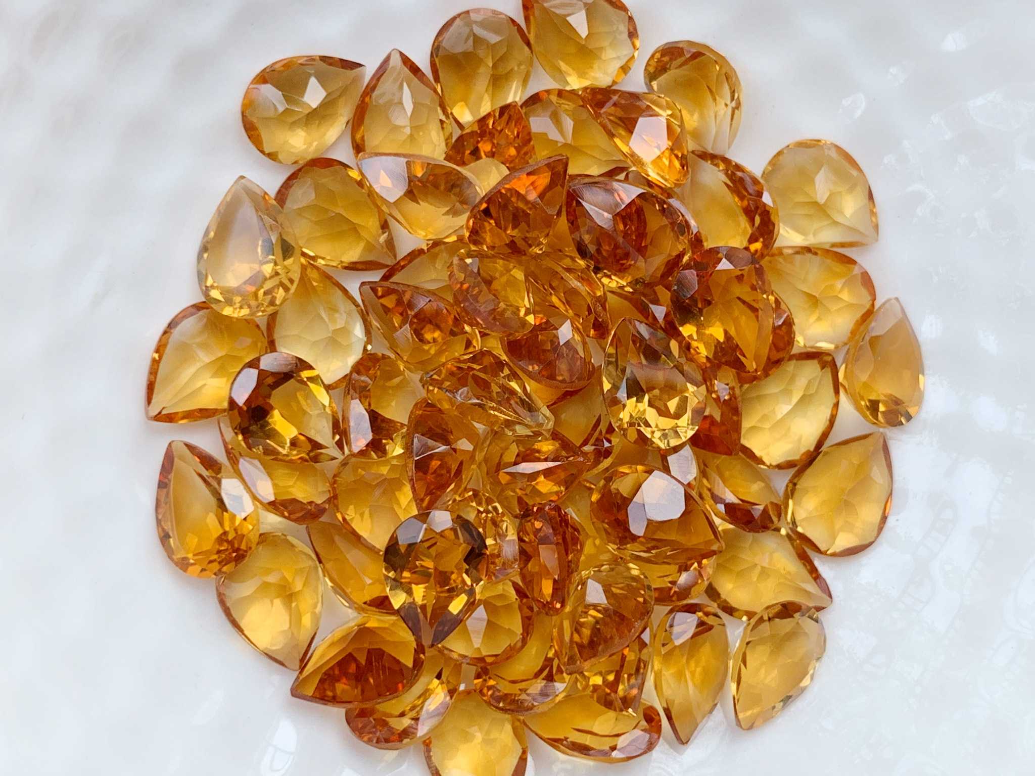 8x6mm. ซิทรินเข้มหยดน้ำ เม็ดละ 100 บาท