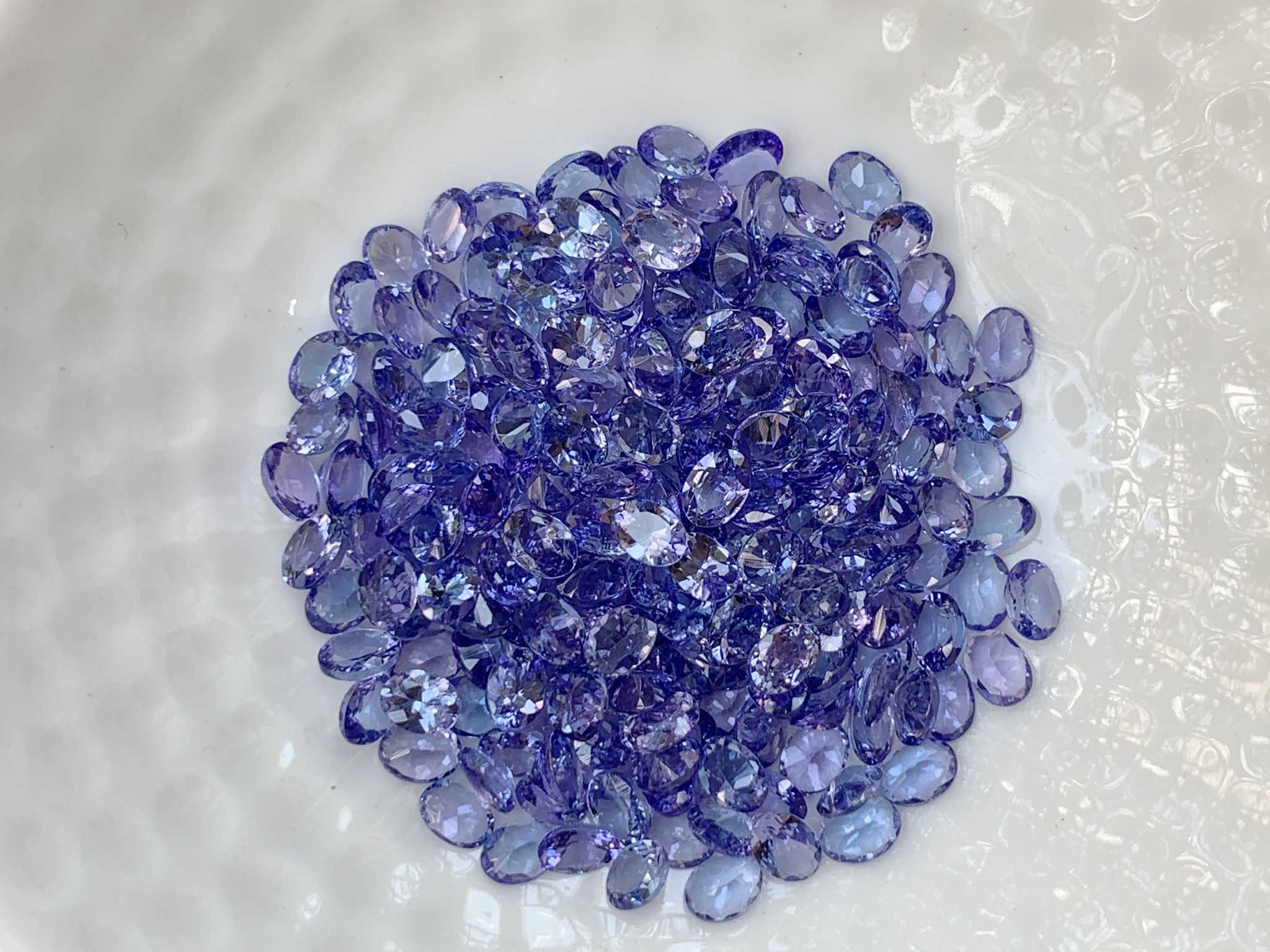 4x3mm. พลอยแทนซาไนท์ไข่ ราคากะรัตละ 250฿