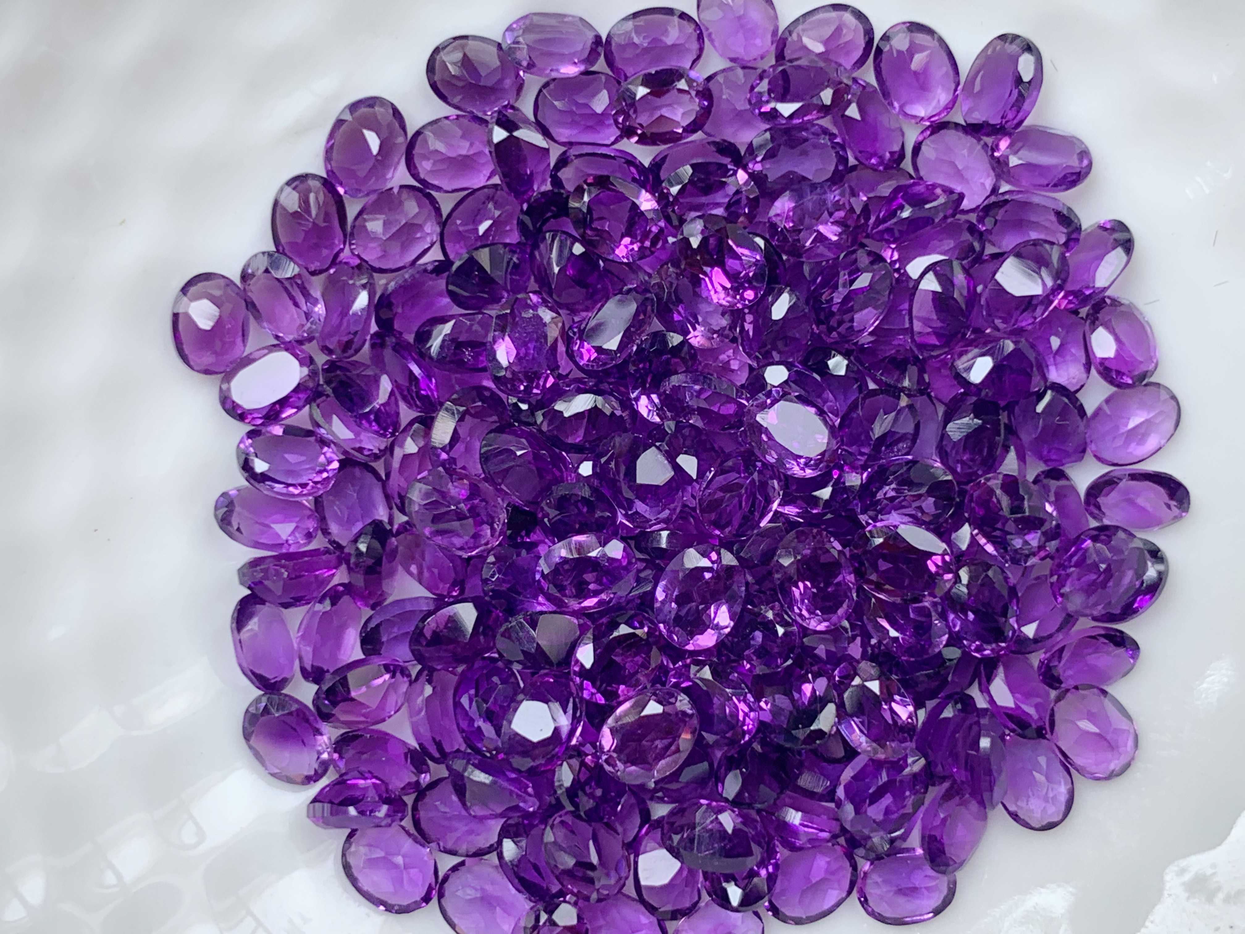 4x3mm. พลอยอเมทิสไข่ ราคากะรัตละ 70 บาท