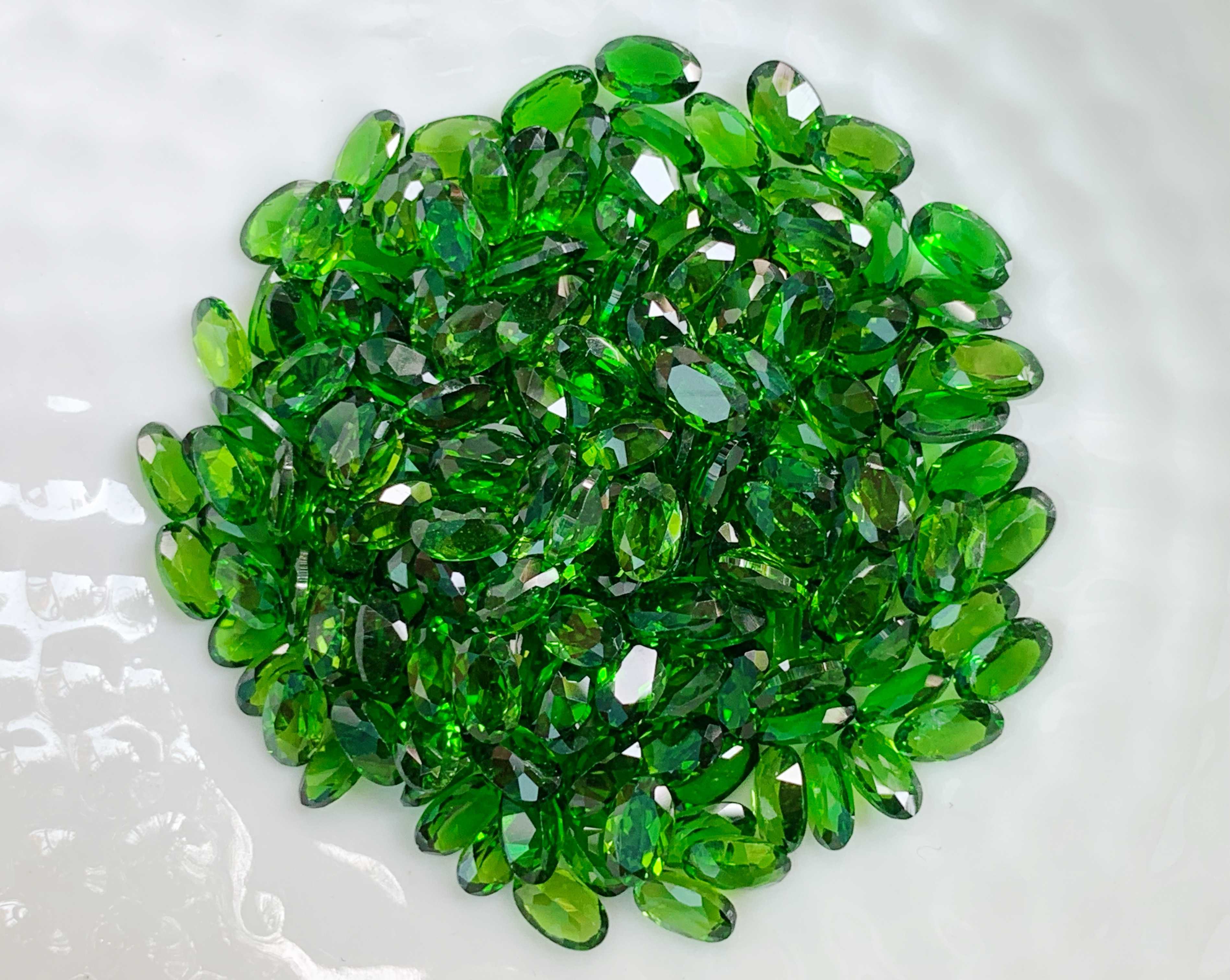 5x3mm. โครมไดออฟไซด์ไข่ ( Chrome Diopside ) ราคากะรัตละ 180 บาท