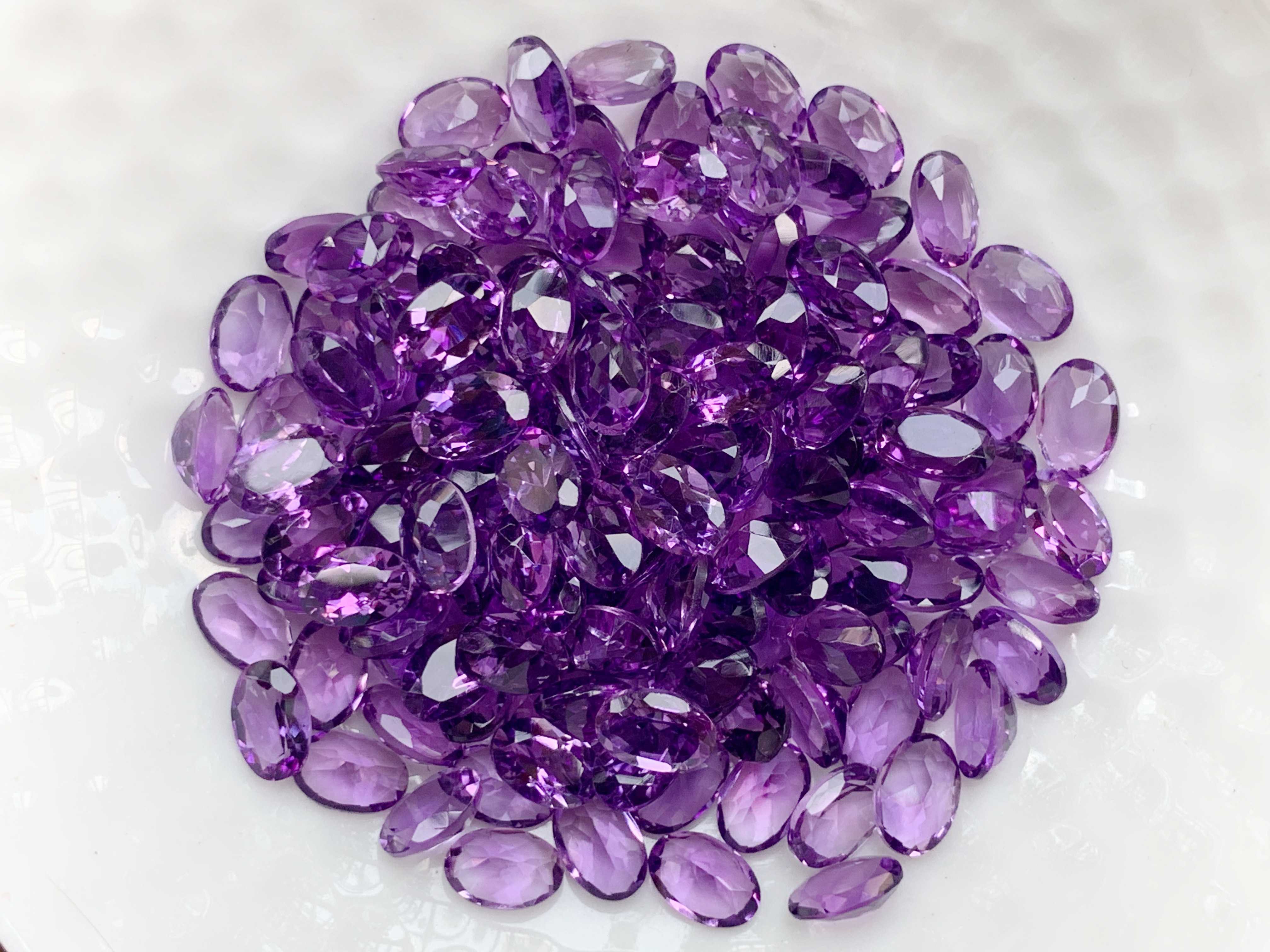 6x4mm. อเมทิสไข่ กะรัตละ 70 บาท