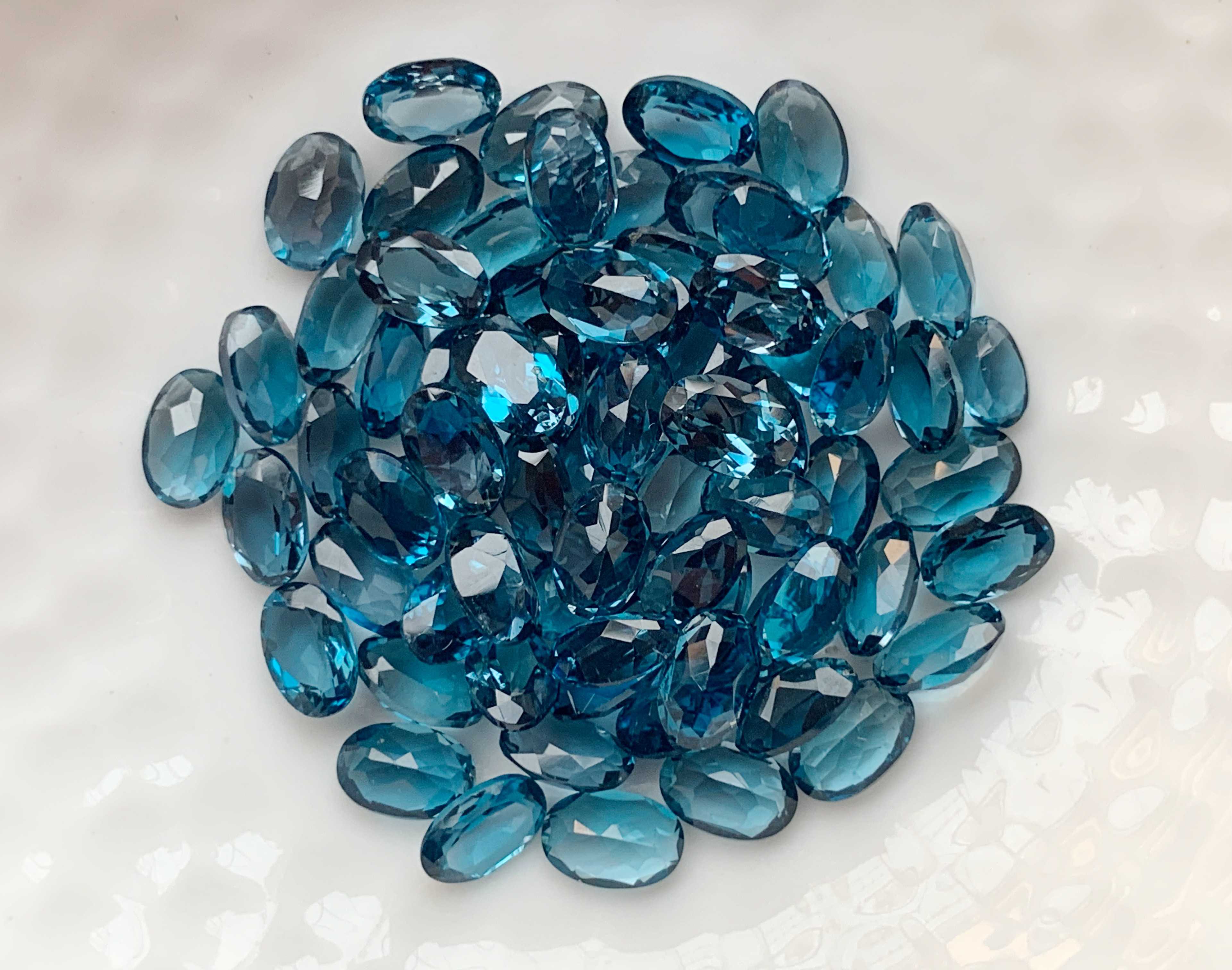 6x4mm. ลอนดอนบลูโทปาสไข่ กะรัตละ 120 บาท