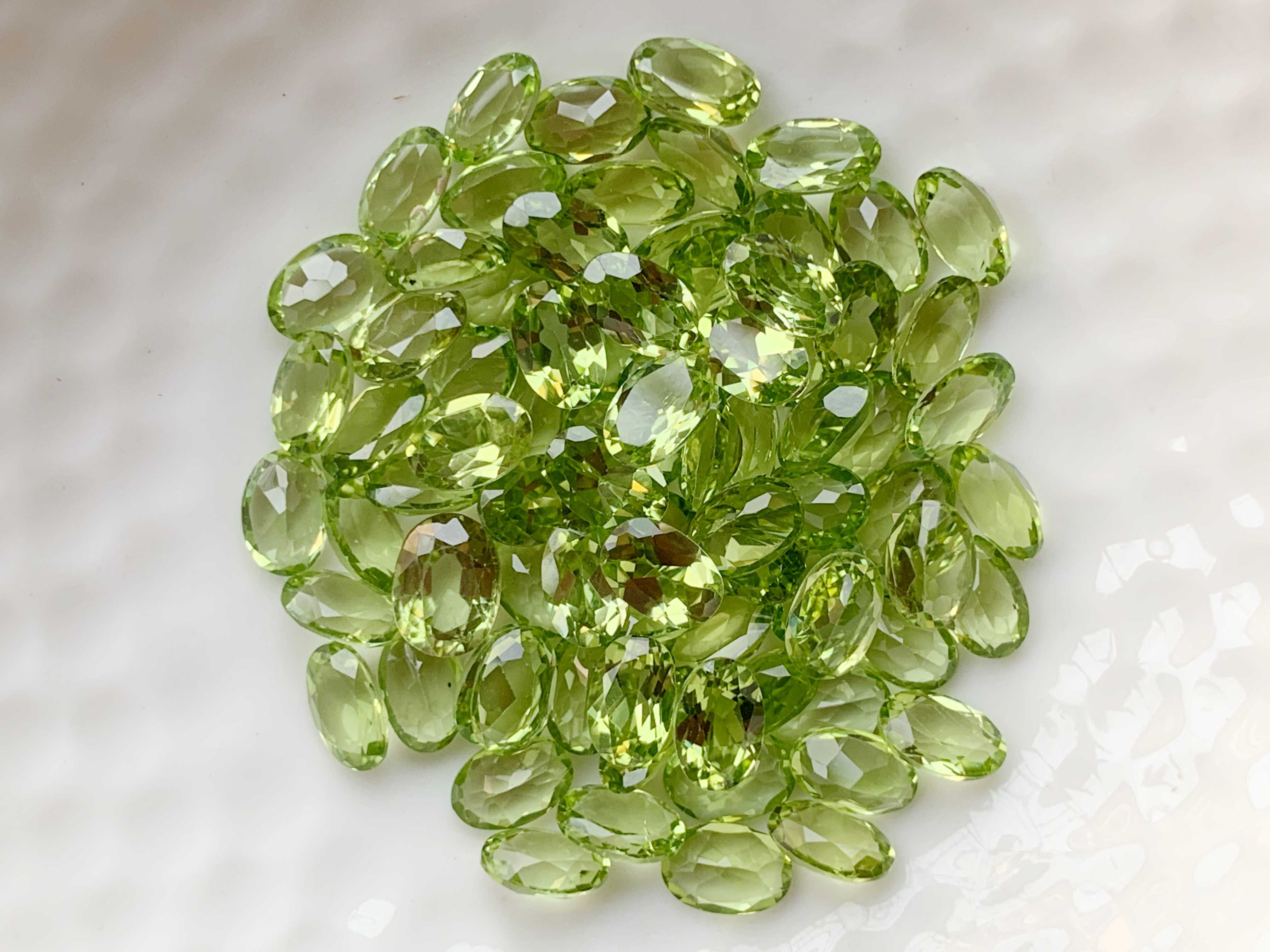 6x4mm. เพอริดอทไข่ กะรัตละ 70 บาท