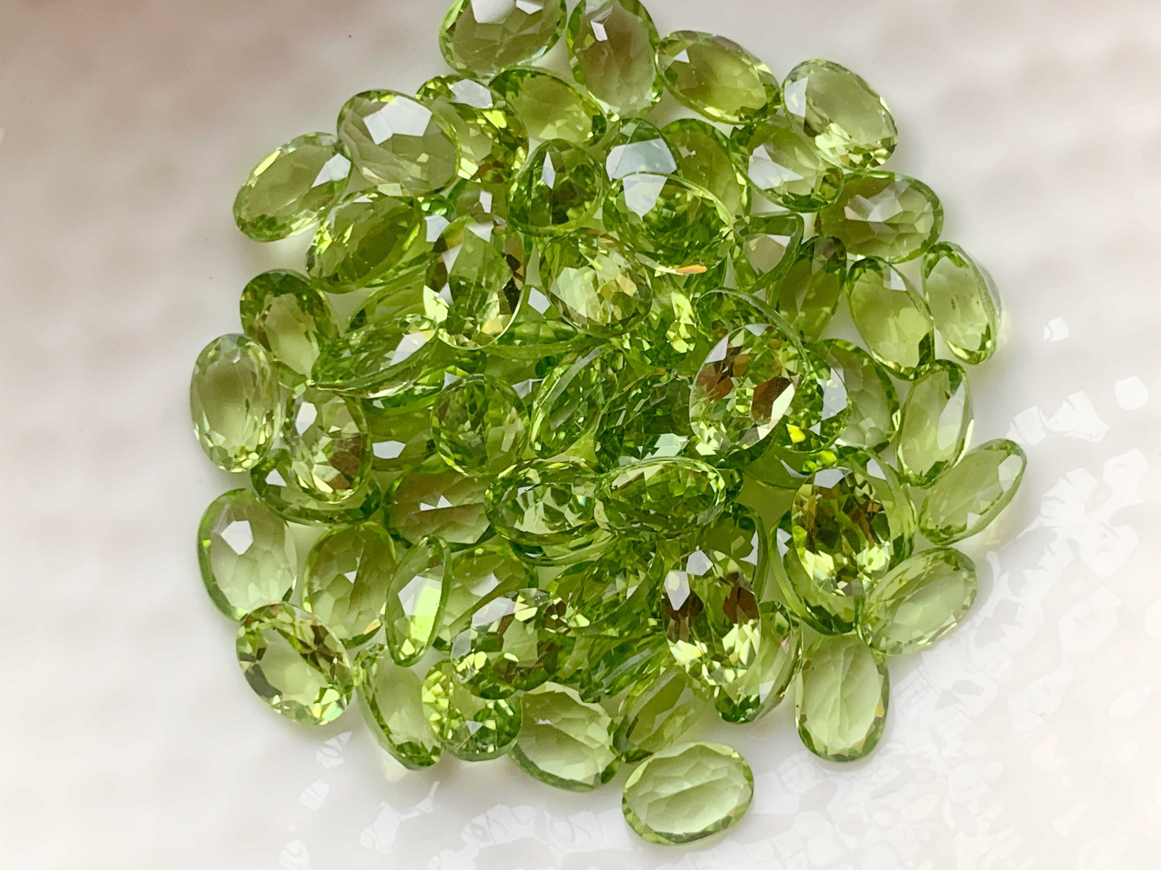 7x5mm. เพอริดอทไข่ เม็ดละ 100 บาท