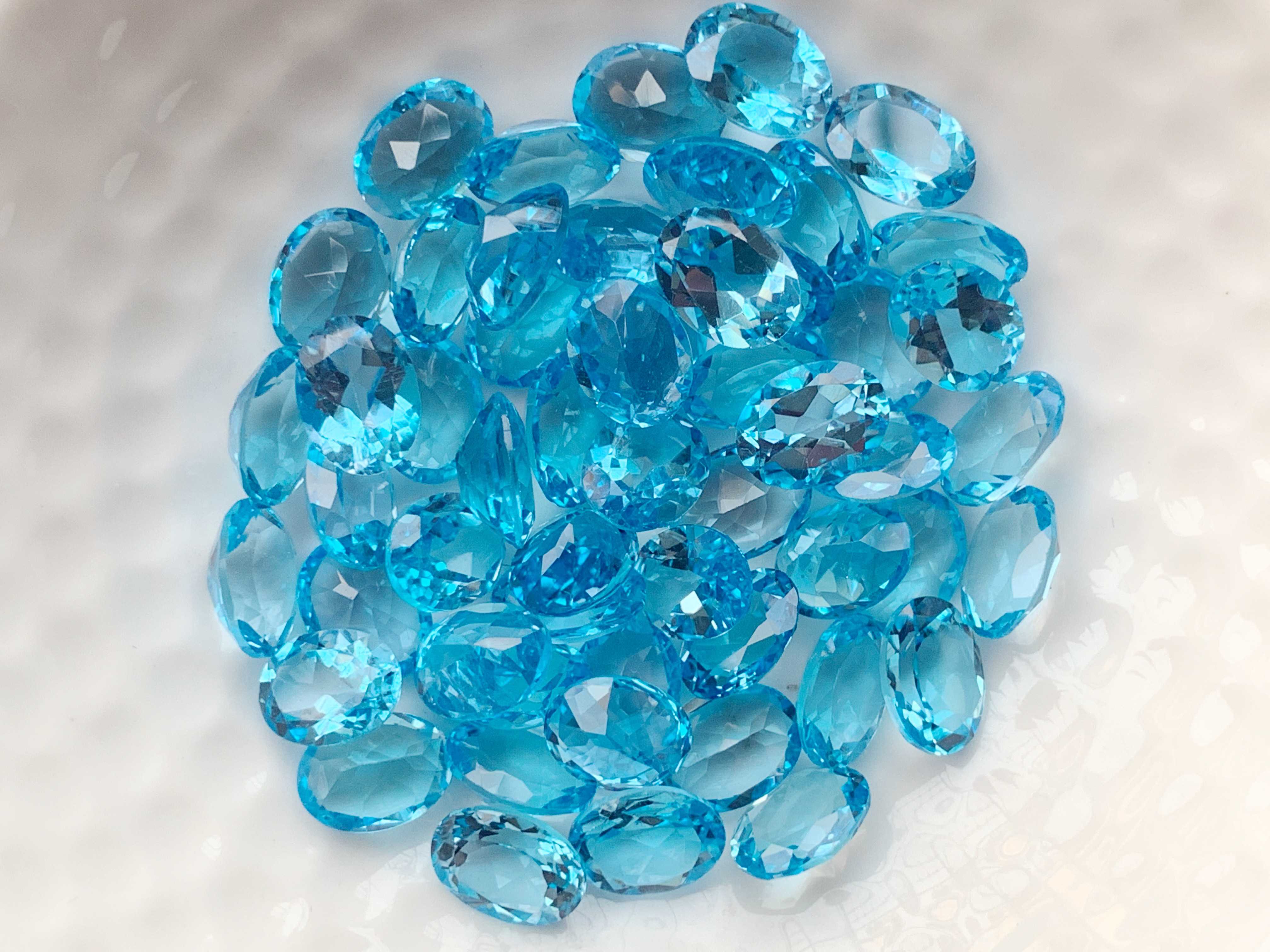 8x6mm. บลูโทปาสไข่ เม็ดละ 150 บาท