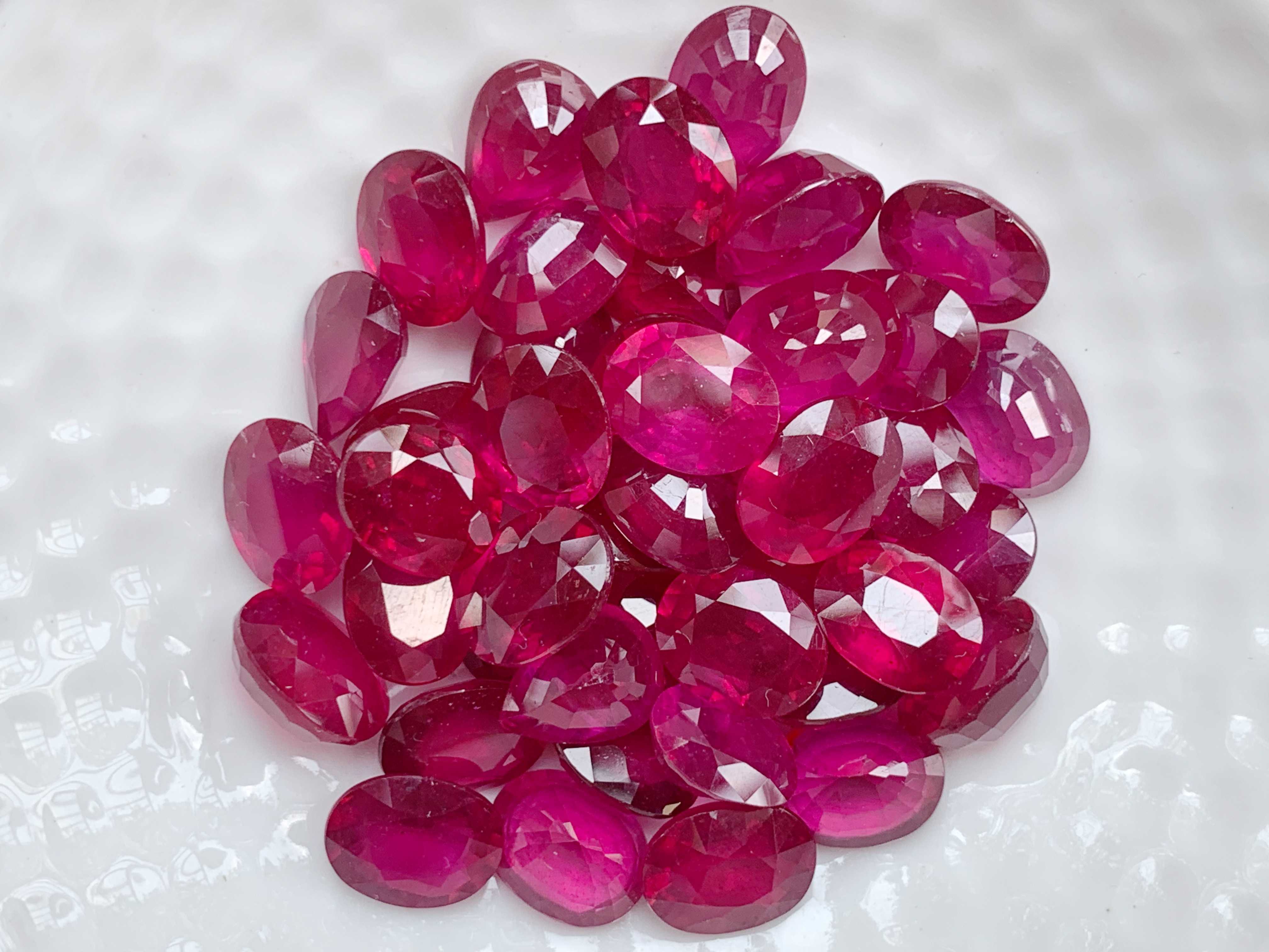 9x7mm. ทับทิมเผาใหม่ไข่ เม็ดละ 900 บาท