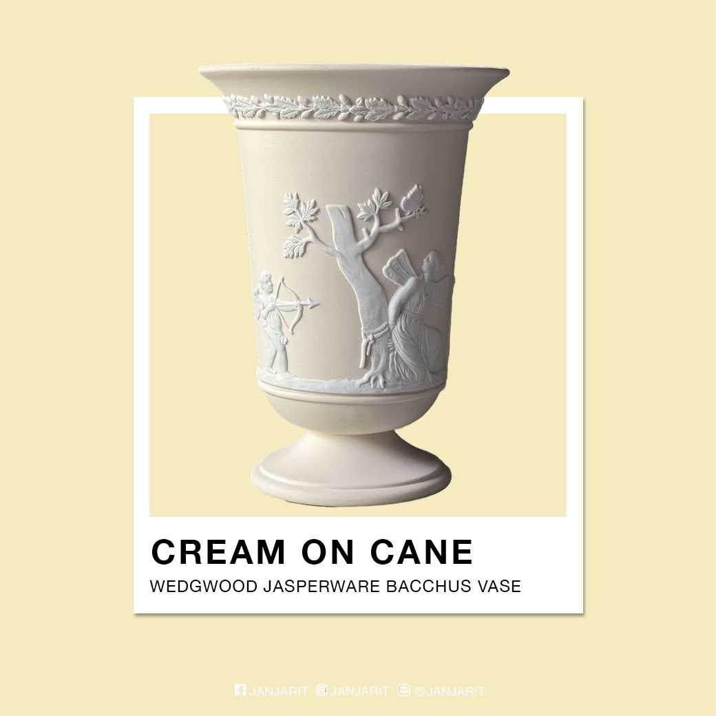 แจกันสีครีม Wedgwood Jasperware Vase