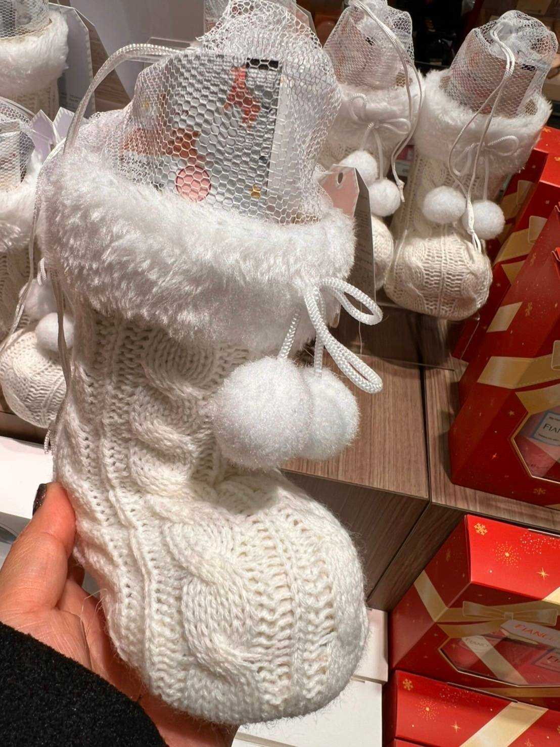 🎅🏻ชุดน้ำหอมใน Set ถุงเท้าแซนต้า น่ารักมากก กลิ่นหอมด้วยค่ะ