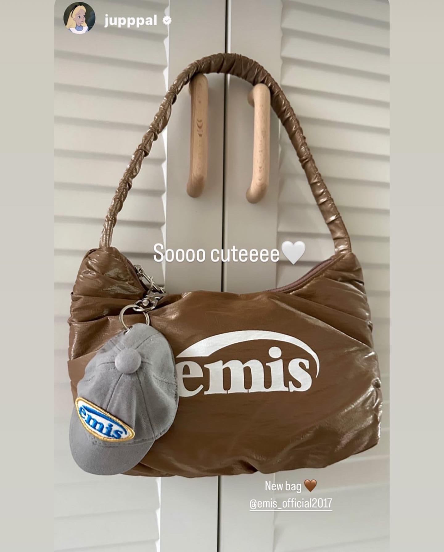 พรีออเดอร์ Emis GLOSSY SHIRRING HOBO BAG 