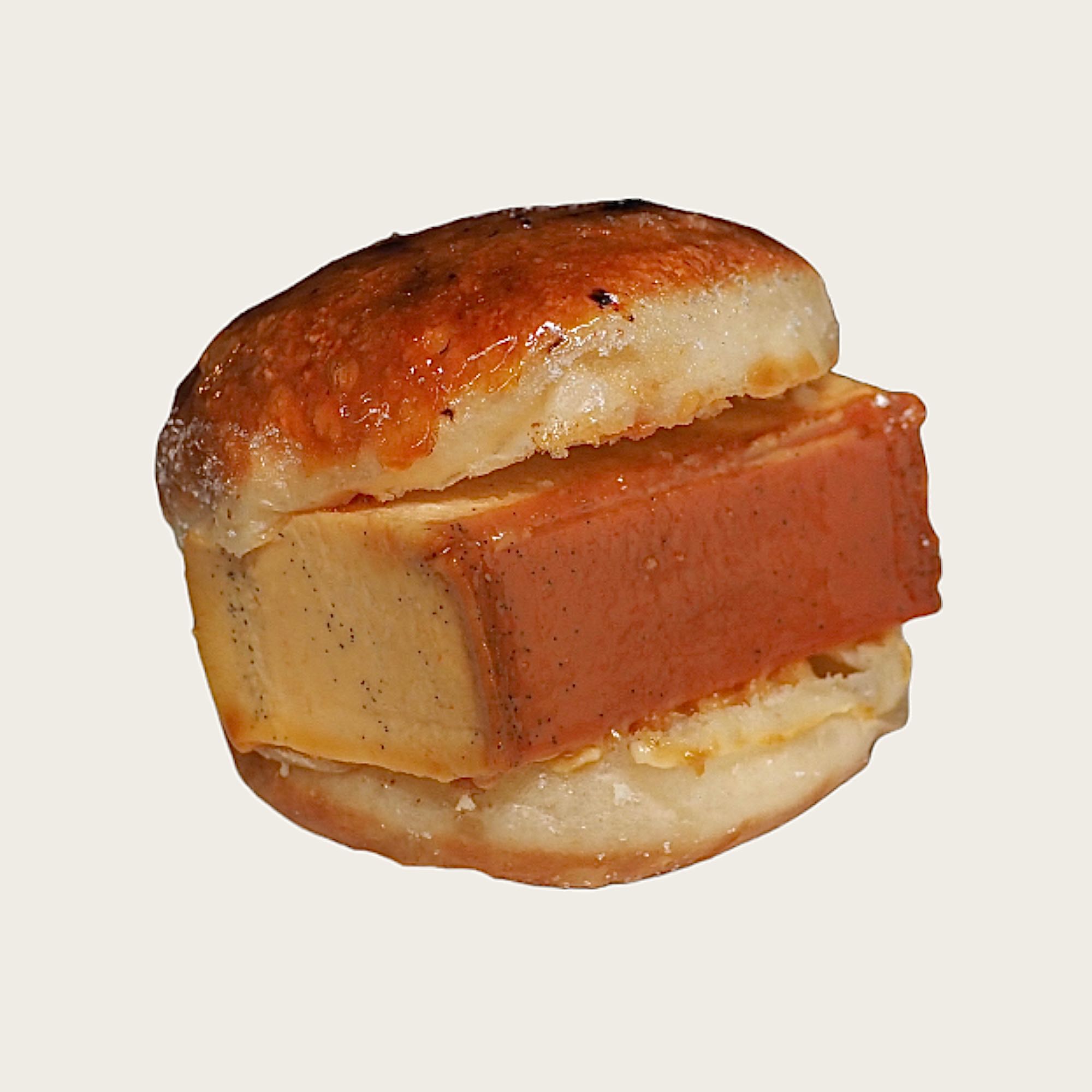 Leche Flan Doughtnut Sandwich โดนัทแซนด์วิชไส้คาราเมลคัสตาร์ด