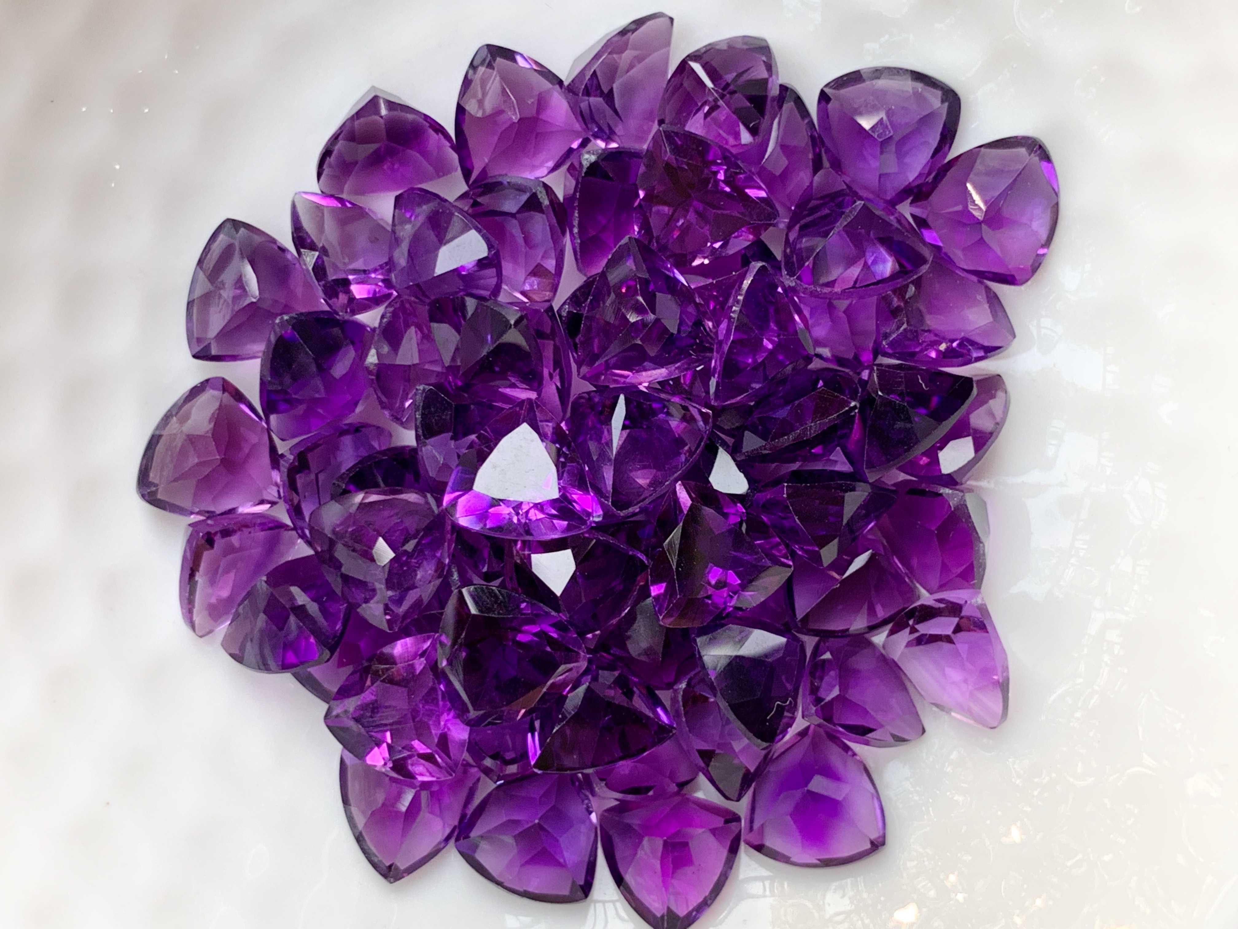 7x7mm. อเมทิสสามเหลี่ยม เม็ดละ 120 บาท