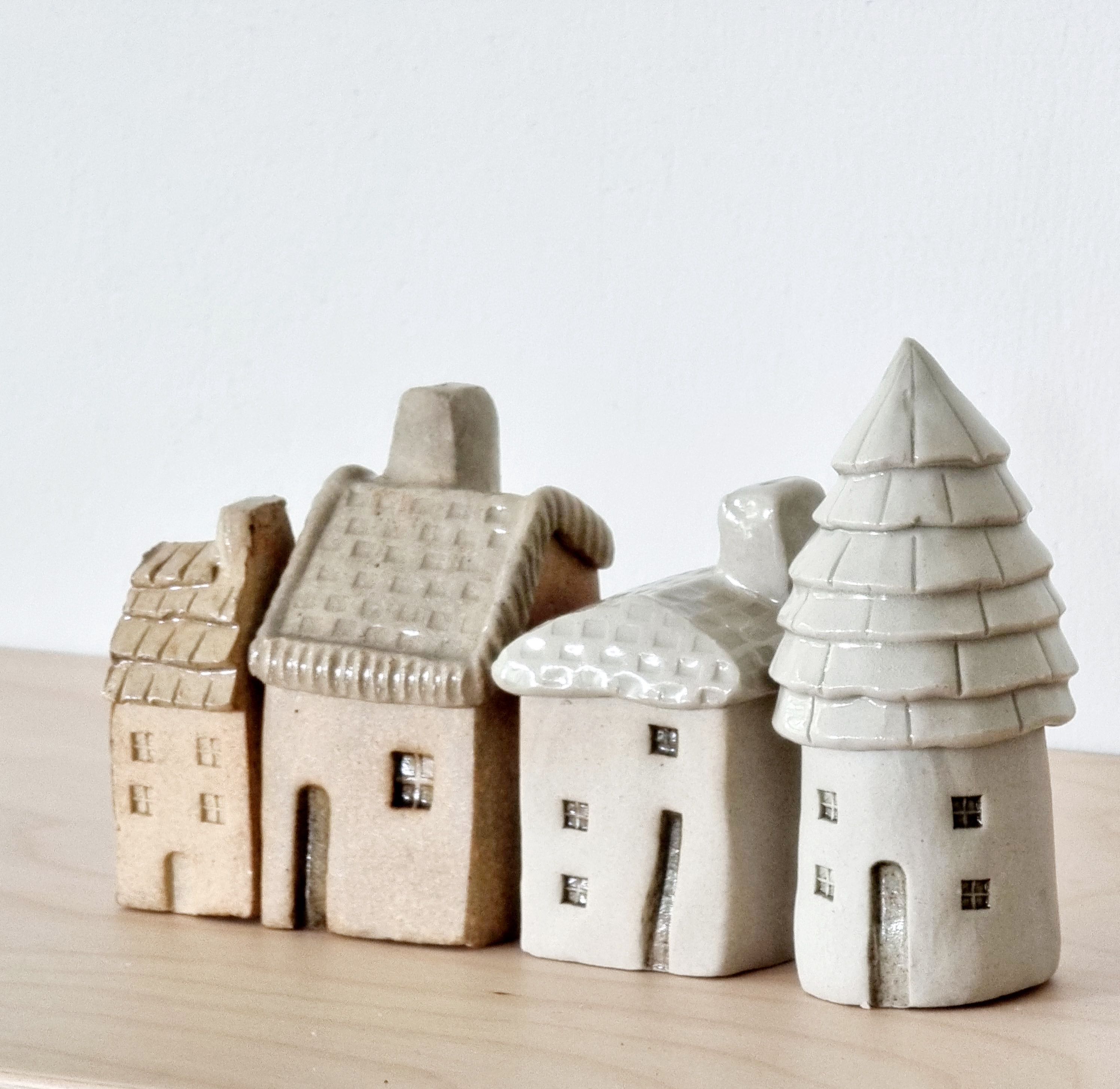 Mini Clay House: บ้านดินเผา