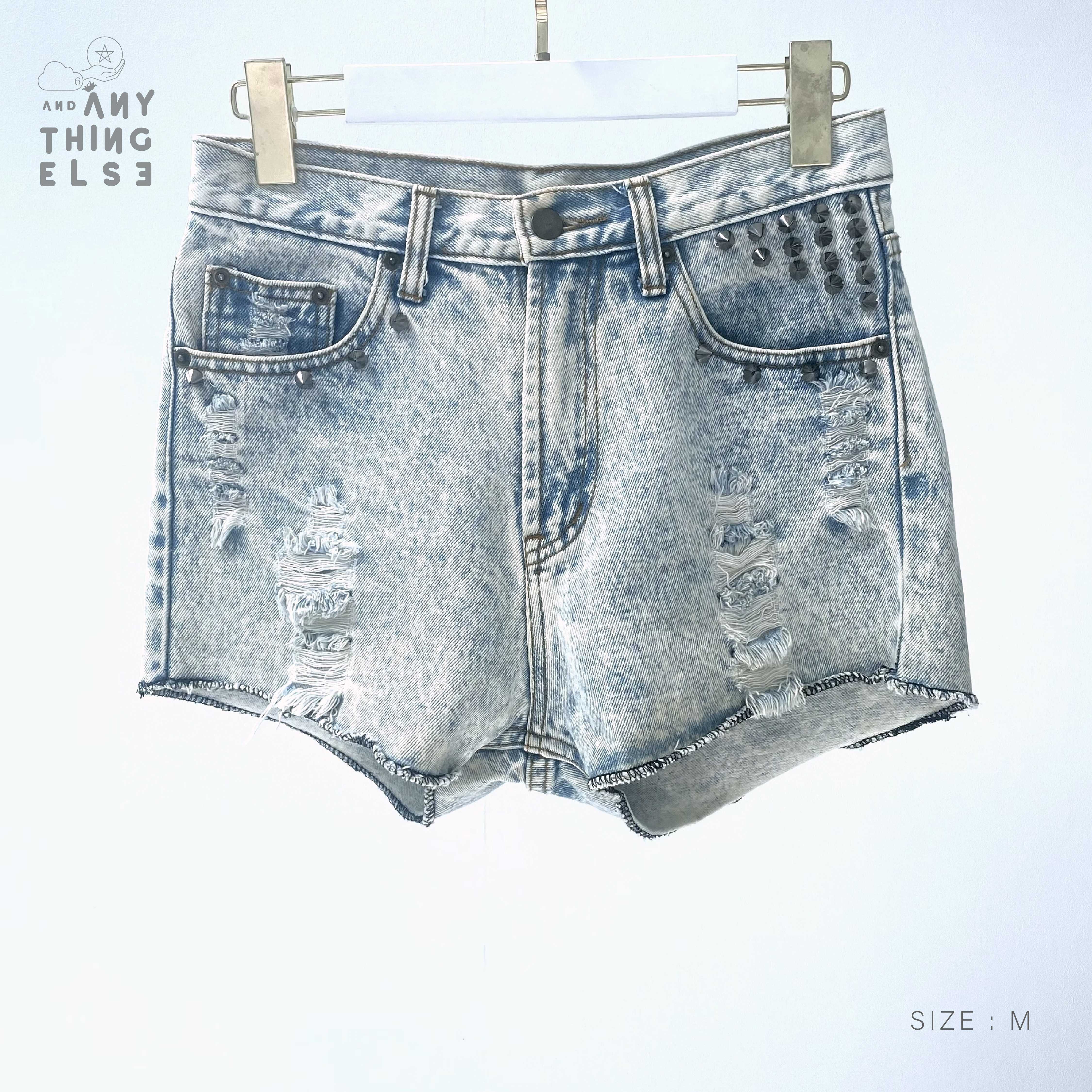 [USED] Denim ขาสั้น ปักหมุด (size L / เอว 28)