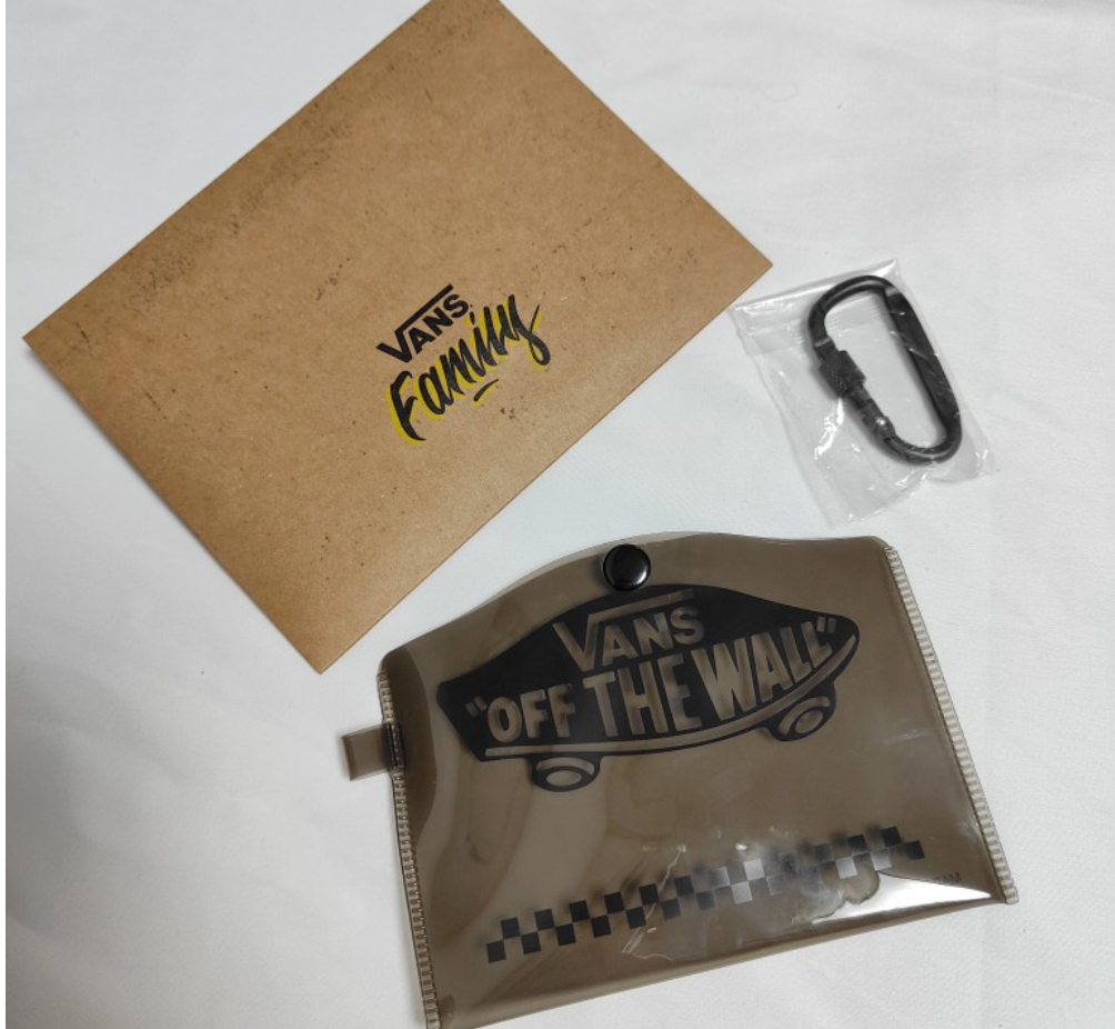 [⚡️ พร้อมส่ง ]กระเป๋าใส่ MASK Vans of the wall พร้อมตัวคล้อง กระเป๋าแบบใส มีกระดุมปิด ขนาด : 14x10cm