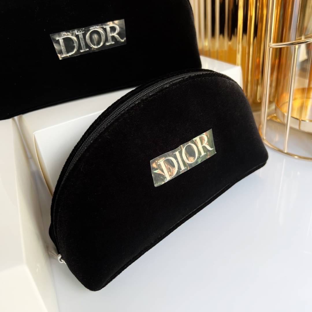 Dior Velvet Pouch Bag กระเป๋ากำมะหยี่ ใบยาวทรงโค้ง 