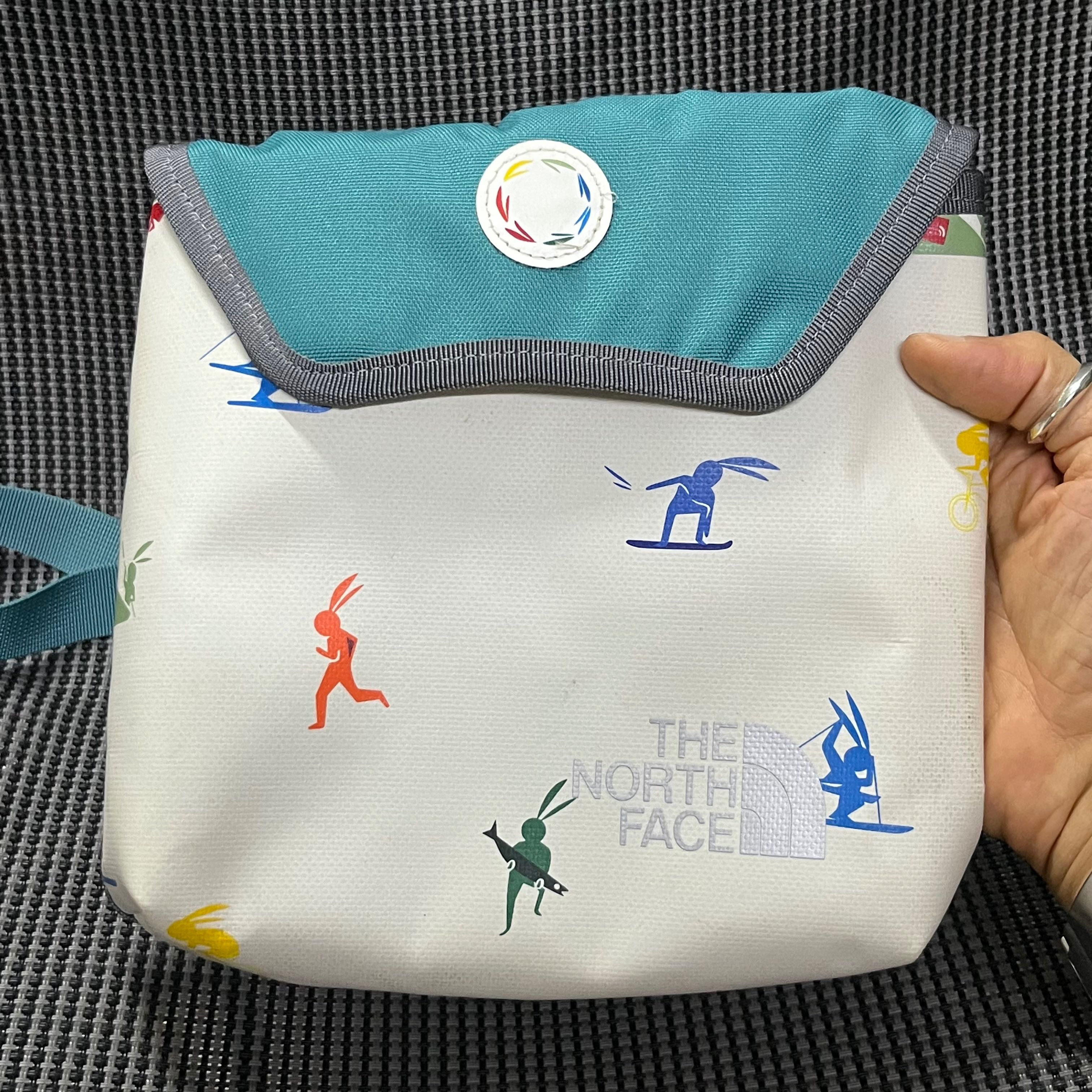 กระเป๋า The North faceขนาด22x22ซม. 