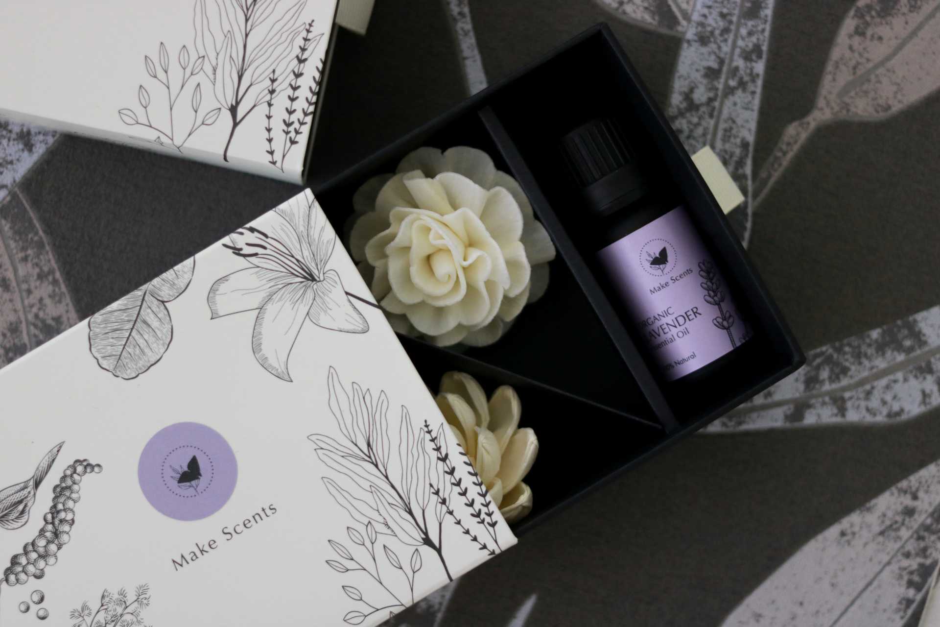 ชุดน้ำมันหอมลาเวนเดอร์ + ดอกไม้กระจายกลิ่น Lavender Diffuser Set
