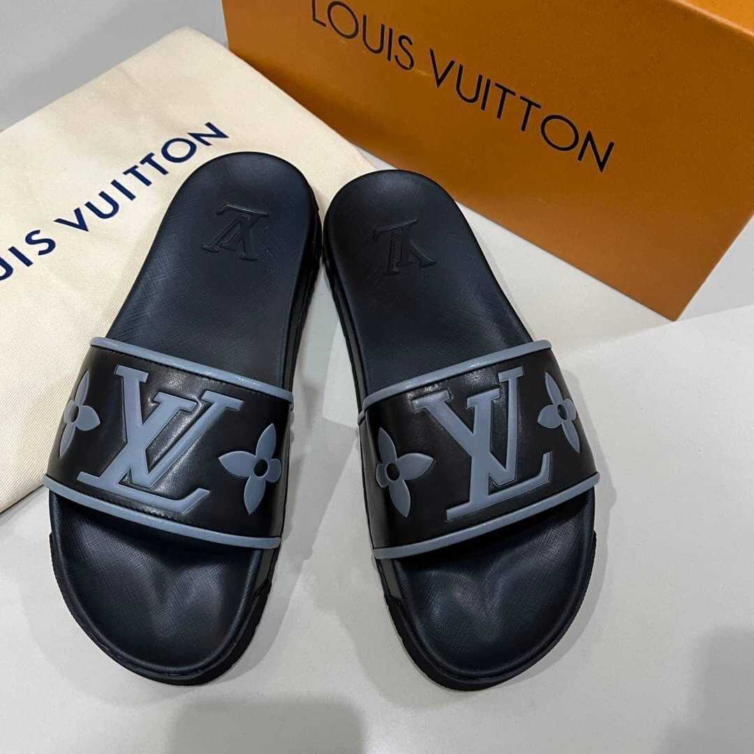 LOUIS VUITTON LV MONOGRAM SLIDE รองเท้าแตะแบบสวม แบรนด์หลุยส์วิตตอง ตัวหนังสือแอลวี