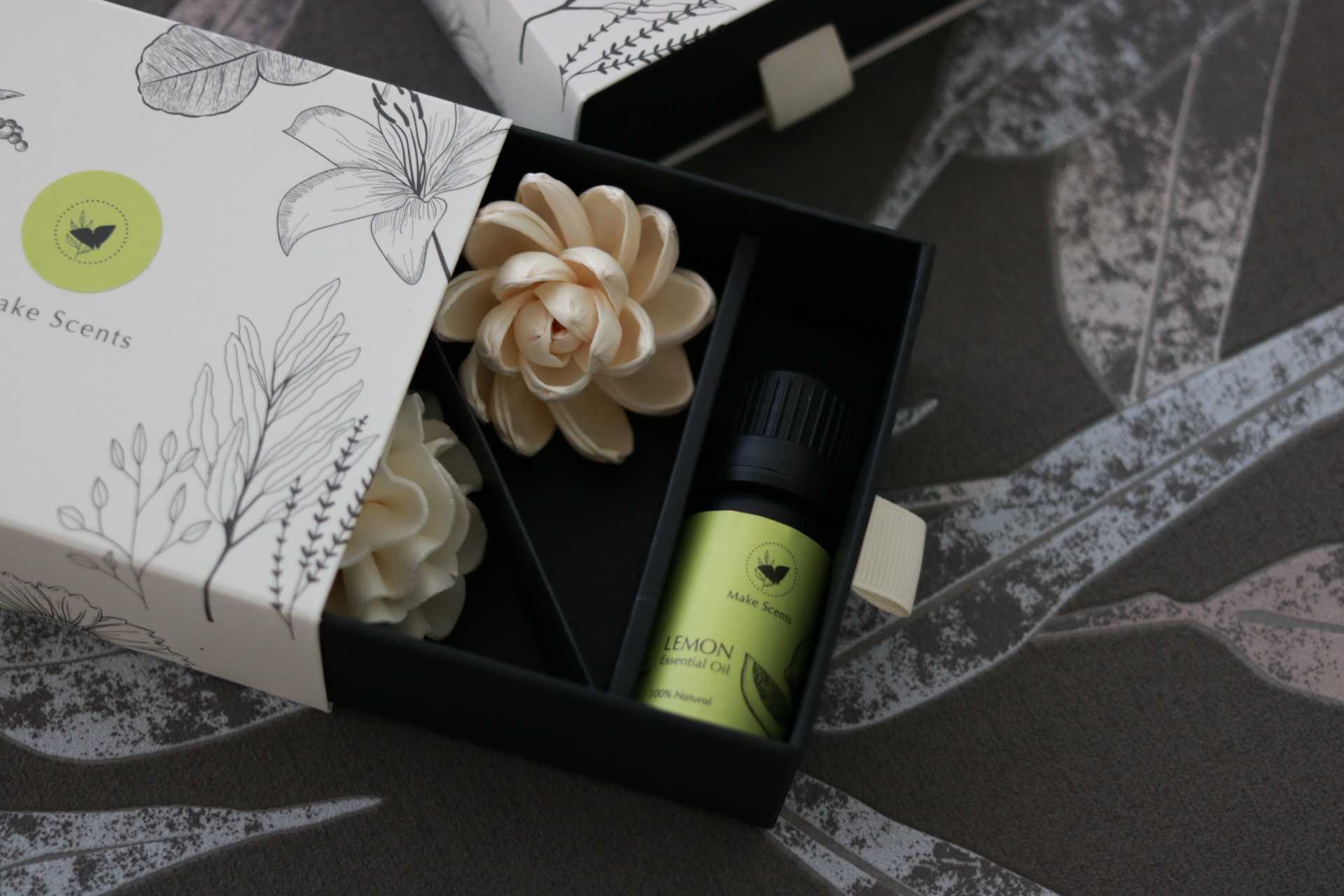ชุดน้ำมันหอมเลม่อน + ดอกไม้กระจายกลิ่น Lemon Flower Diffuser Set