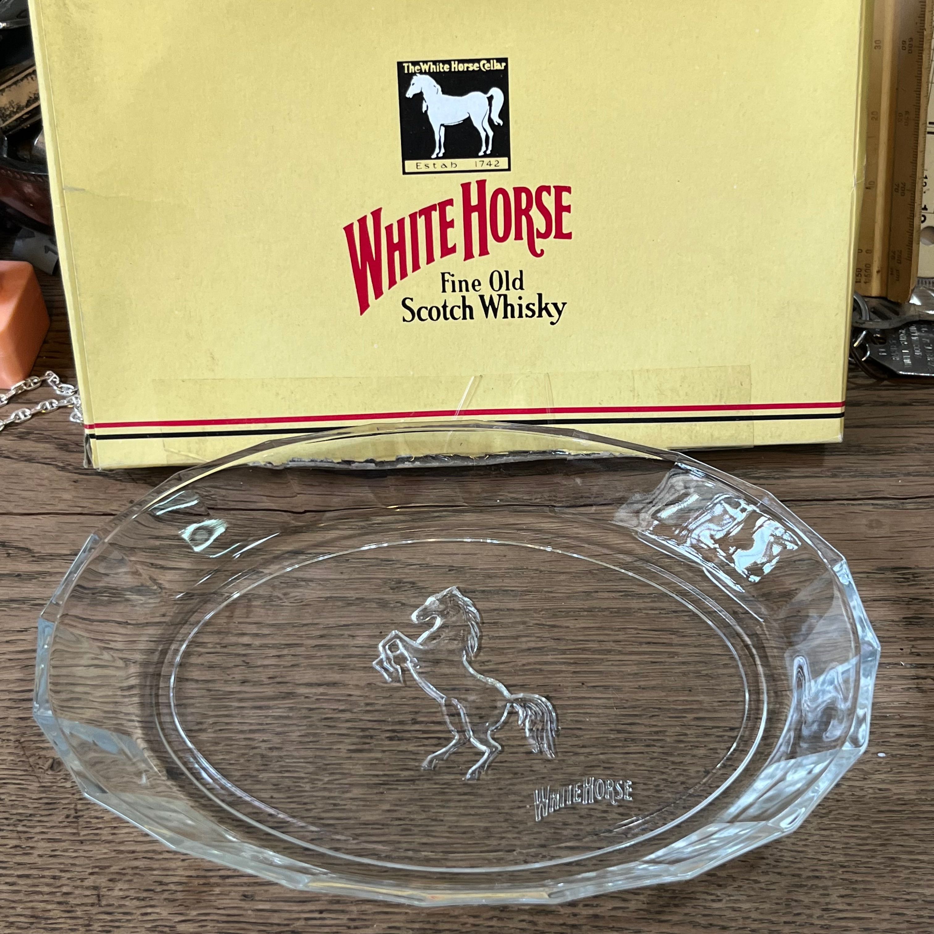 จานวินเทจ White Horse