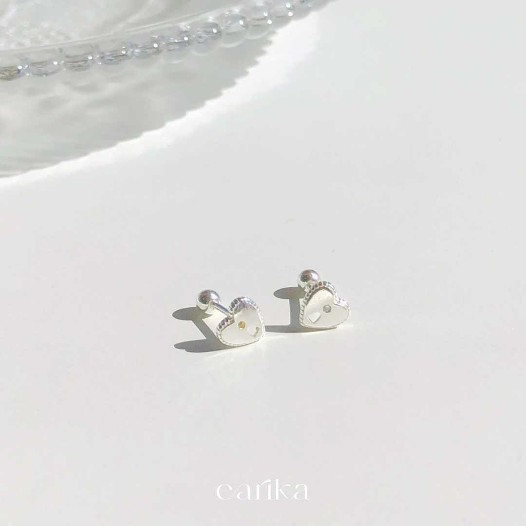 earika.earrings - seashell heart padlock piercing จิวหูเงินแท้จี้กุญแจหัวใจ (ราคาต่อชิ้น)
