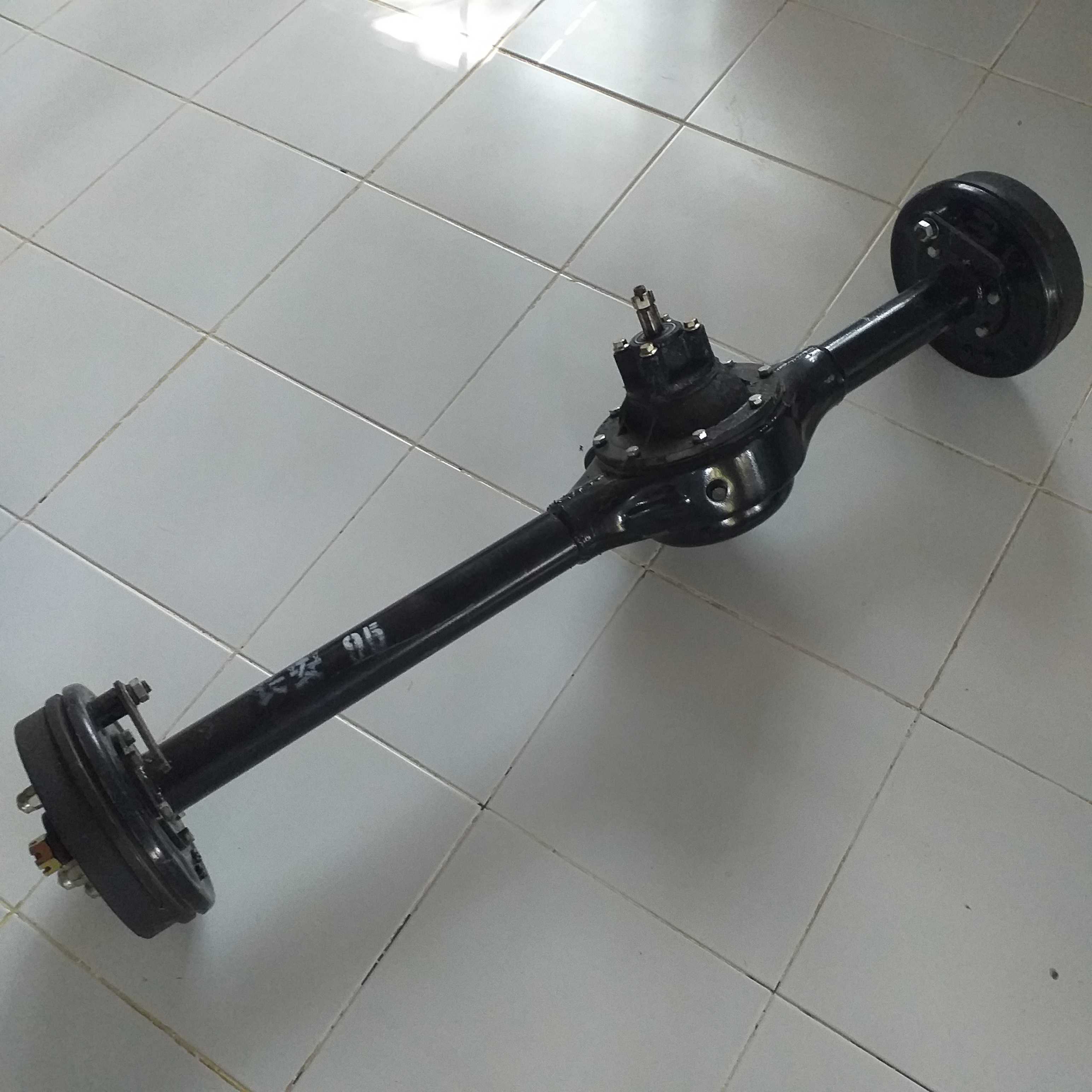 32K#ROL105# เฟืองท้ายเยื้อง เพลาข้างดั้มเบรค 4 รู 100 ยาว 110cm( ใช้ ทำรถ )