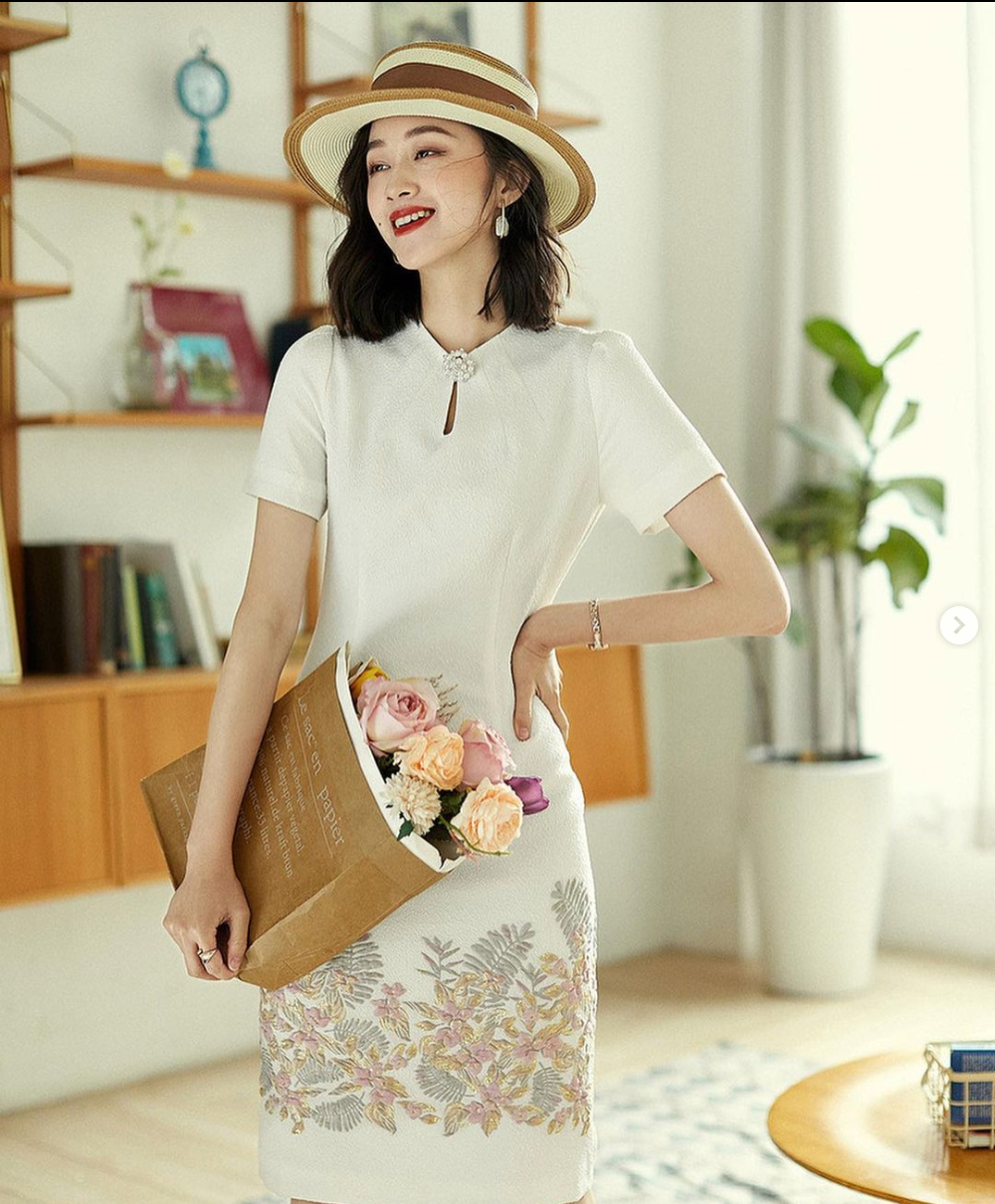 Asaya 1625: พร้อมส่ง Jacquard white cheongsam dress XL