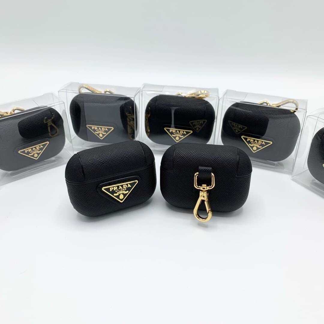 PRADA SAFFIANO AIRPODS PRO CASE TRIANGLE LOGO IN BLACK GOLD HARD WARE กล่องใส่หูฟัง เคสใส่แอร์พอด